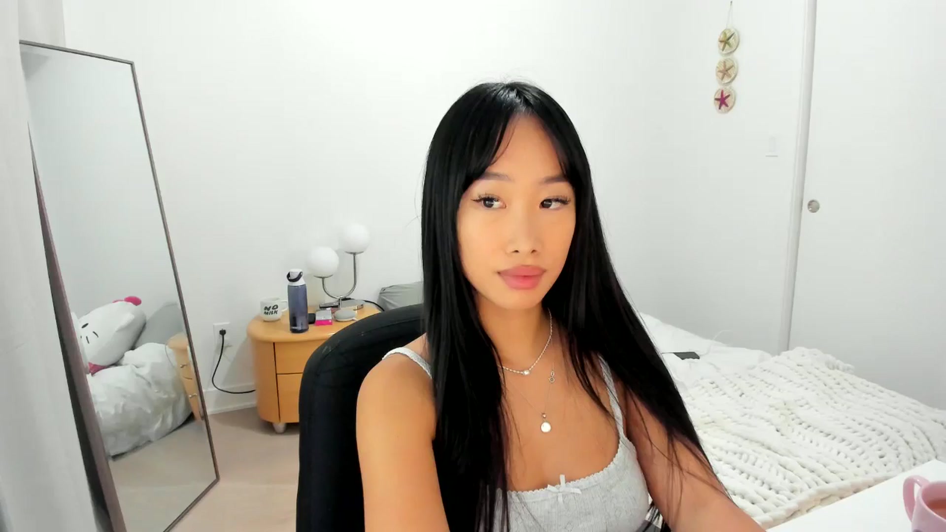 Gallery image thumbnail from BabieLee's myfreecams stream on, 09/10/2024, 03:19 image 1 of 20