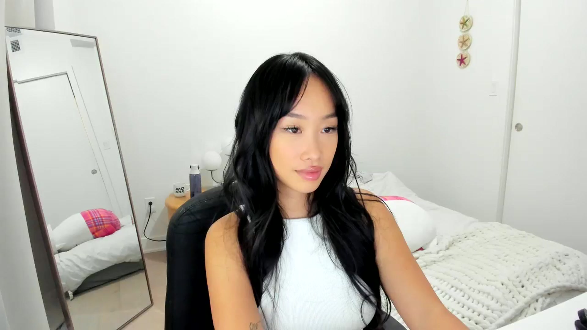 Gallery image thumbnail from BabieLee's myfreecams stream on, 09/11/2024, 24:24 image 2 of 20
