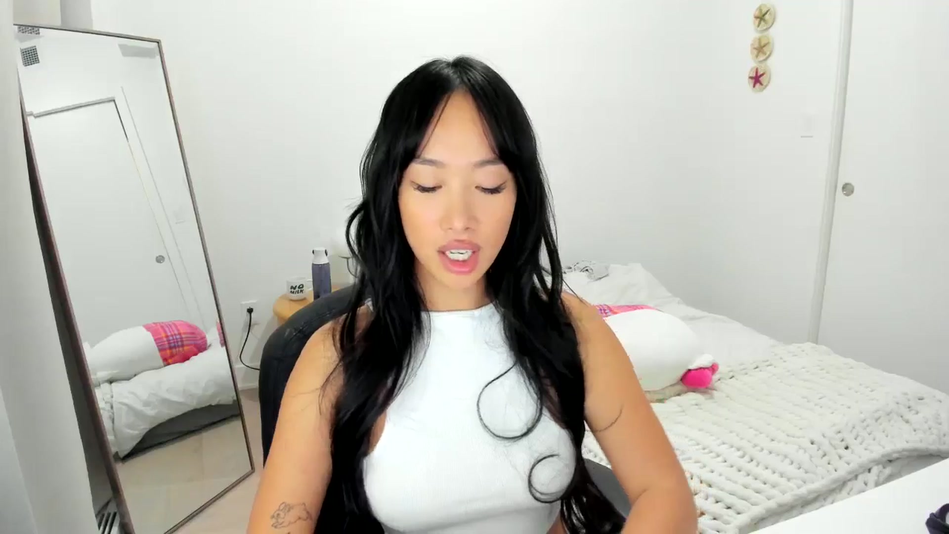 Gallery image thumbnail from BabieLee's myfreecams stream on, 09/11/2024, 24:24 image 16 of 20
