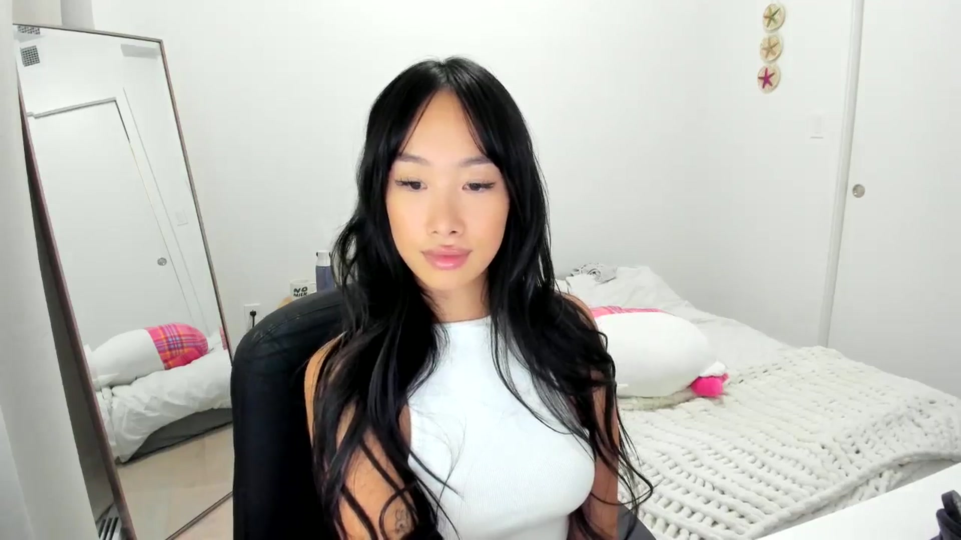Gallery image thumbnail from BabieLee's myfreecams stream on, 09/11/2024, 24:24 image 12 of 20