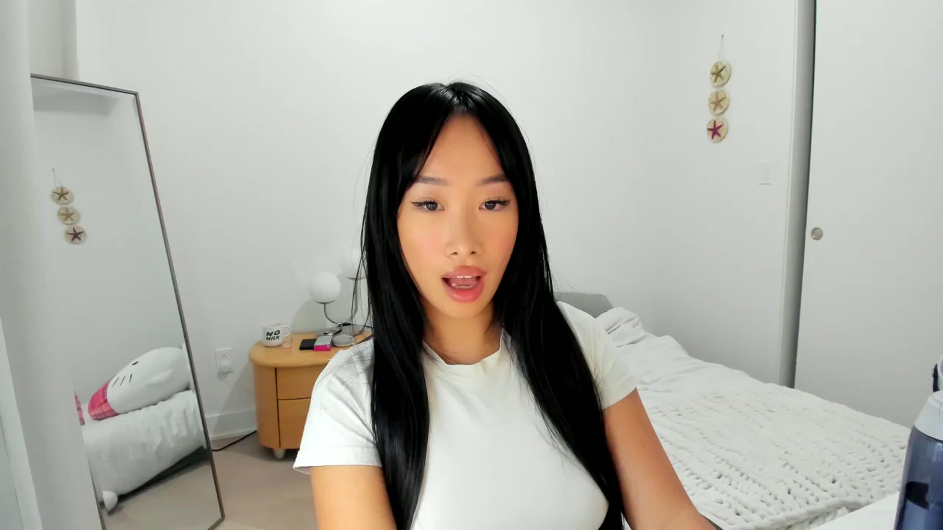 Gallery image thumbnail from BabieLee's myfreecams stream on, 09/15/2024, 04:34 image 7 of 20