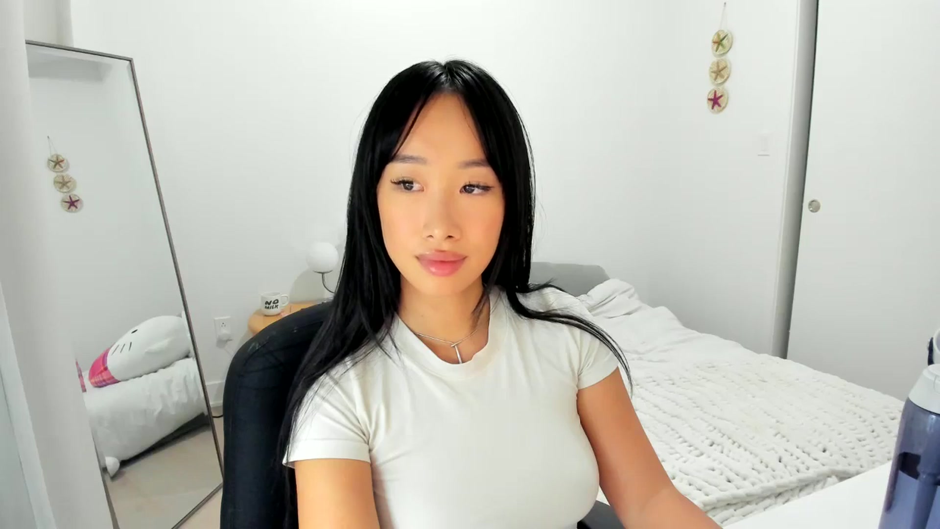 Gallery image thumbnail from BabieLee's myfreecams stream on, 09/15/2024, 04:34 image 13 of 20