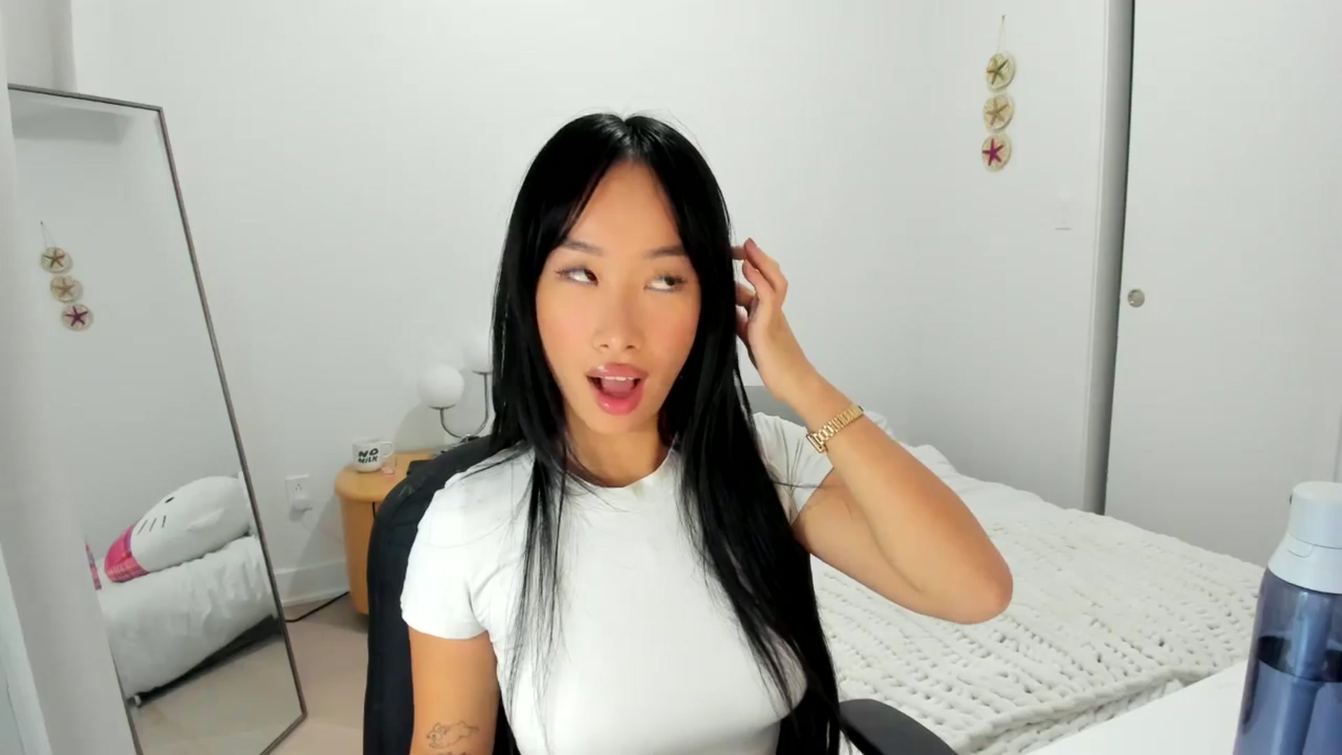 Gallery image thumbnail from BabieLee's myfreecams stream on, 09/15/2024, 04:34 image 2 of 20