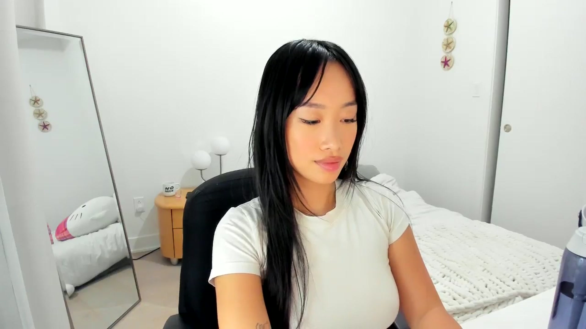 Gallery image thumbnail from BabieLee's myfreecams stream on, 09/15/2024, 04:34 image 9 of 20