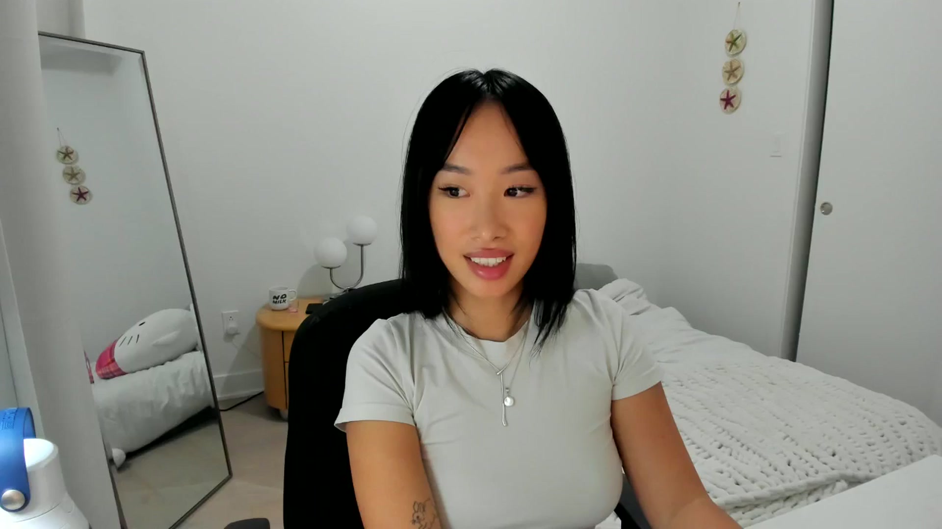 Gallery image thumbnail from BabieLee's myfreecams stream on, 09/15/2024, 04:34 image 19 of 20