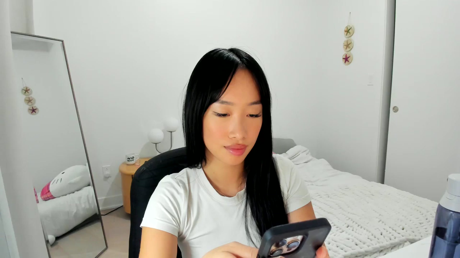 Gallery image thumbnail from BabieLee's myfreecams stream on, 09/15/2024, 04:34 image 5 of 20