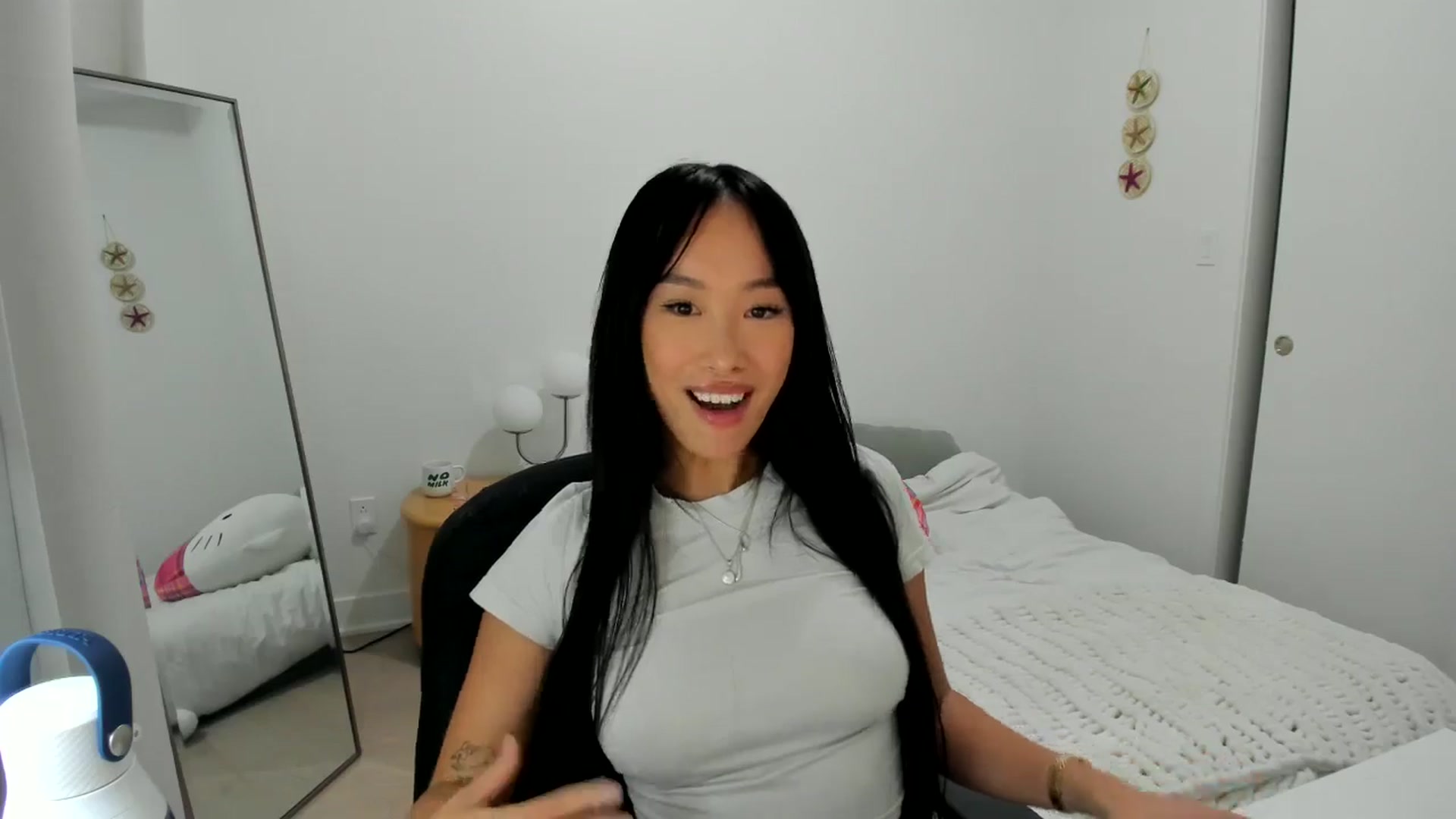 Gallery image thumbnail from BabieLee's myfreecams stream on, 09/15/2024, 04:34 image 15 of 20