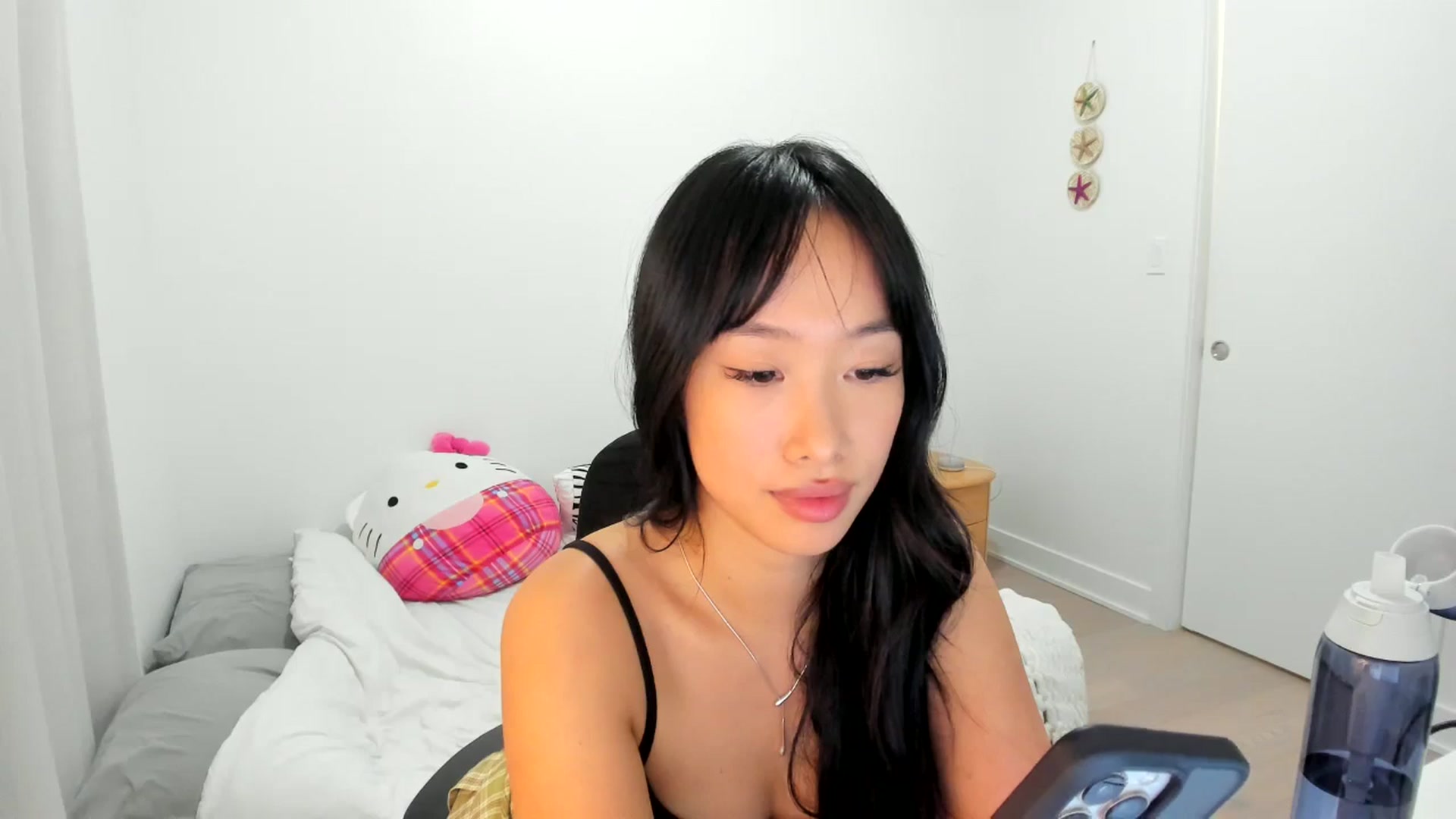 Gallery image thumbnail from BabieLee's myfreecams stream on, 10/31/2024, 22:00 image 10 of 20