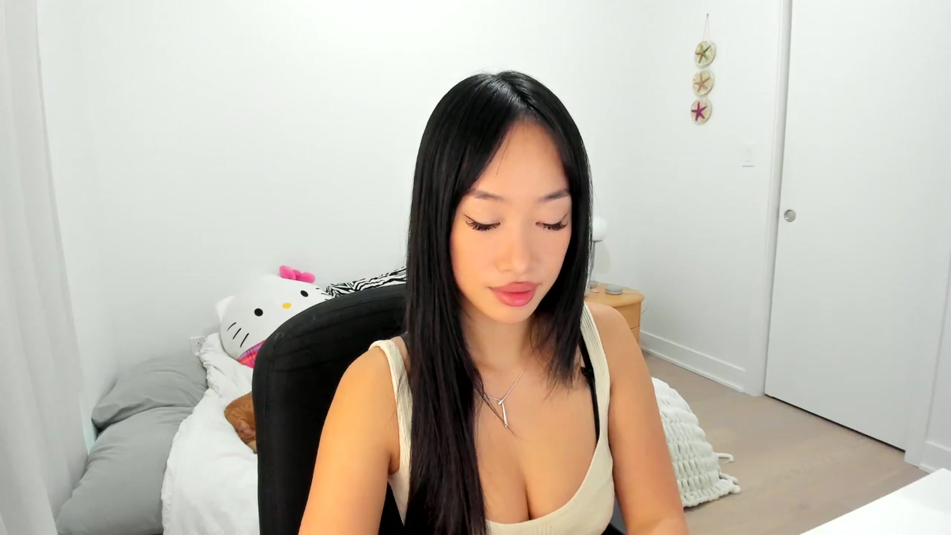 Gallery image thumbnail from BabieLee's myfreecams stream on, 11/05/2024, 16:47 image 3 of 20