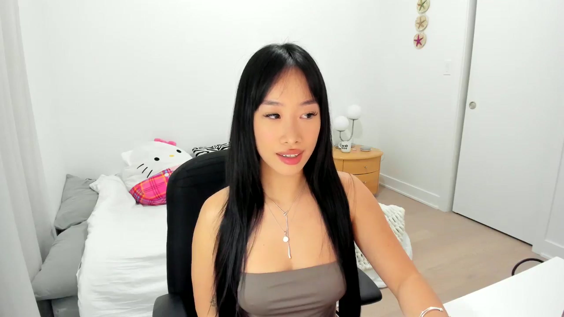 Gallery image thumbnail from BabieLee's myfreecams stream on, 11/16/2024, 03:36 image 14 of 20