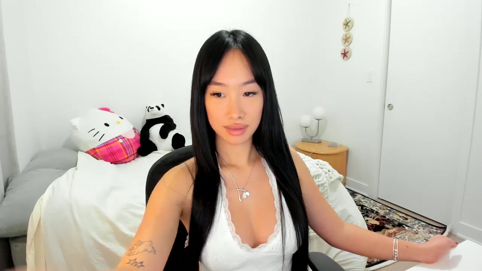 Gallery image thumbnail from BabieLee's myfreecams stream on, 11/29/2024, 23:53 image 6 of 20