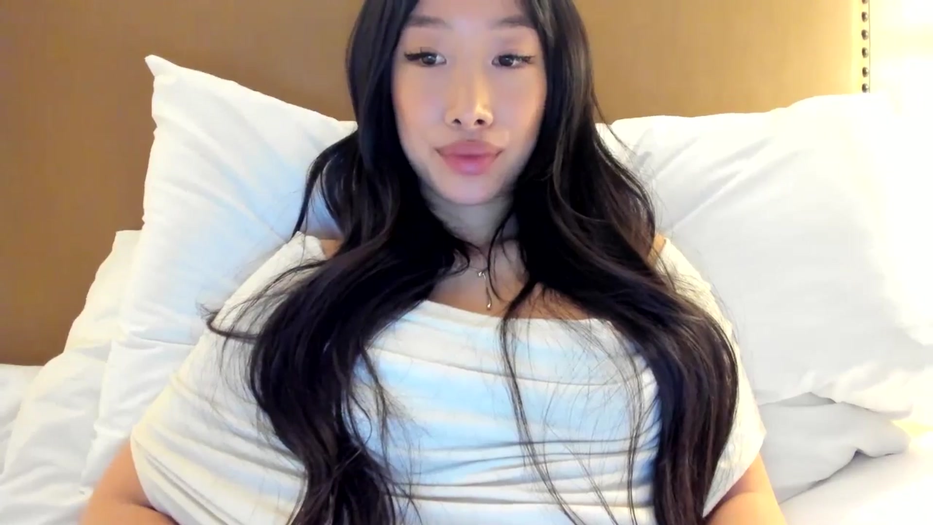 Gallery image thumbnail from BabieLee's myfreecams stream on, 02/26/2025, 19:18 image 19 of 20