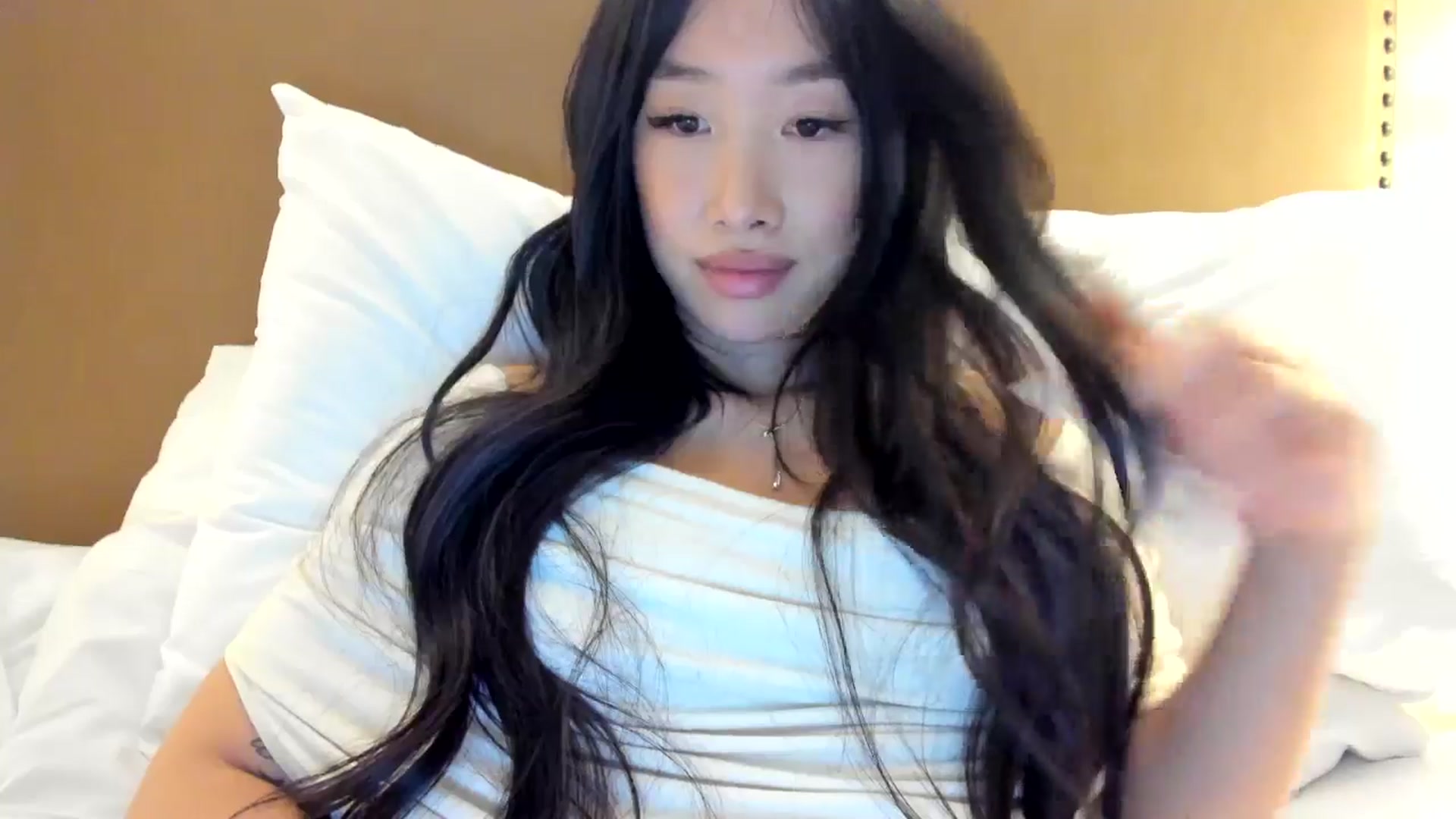 Gallery image thumbnail from BabieLee's myfreecams stream on, 02/26/2025, 19:18 image 16 of 20