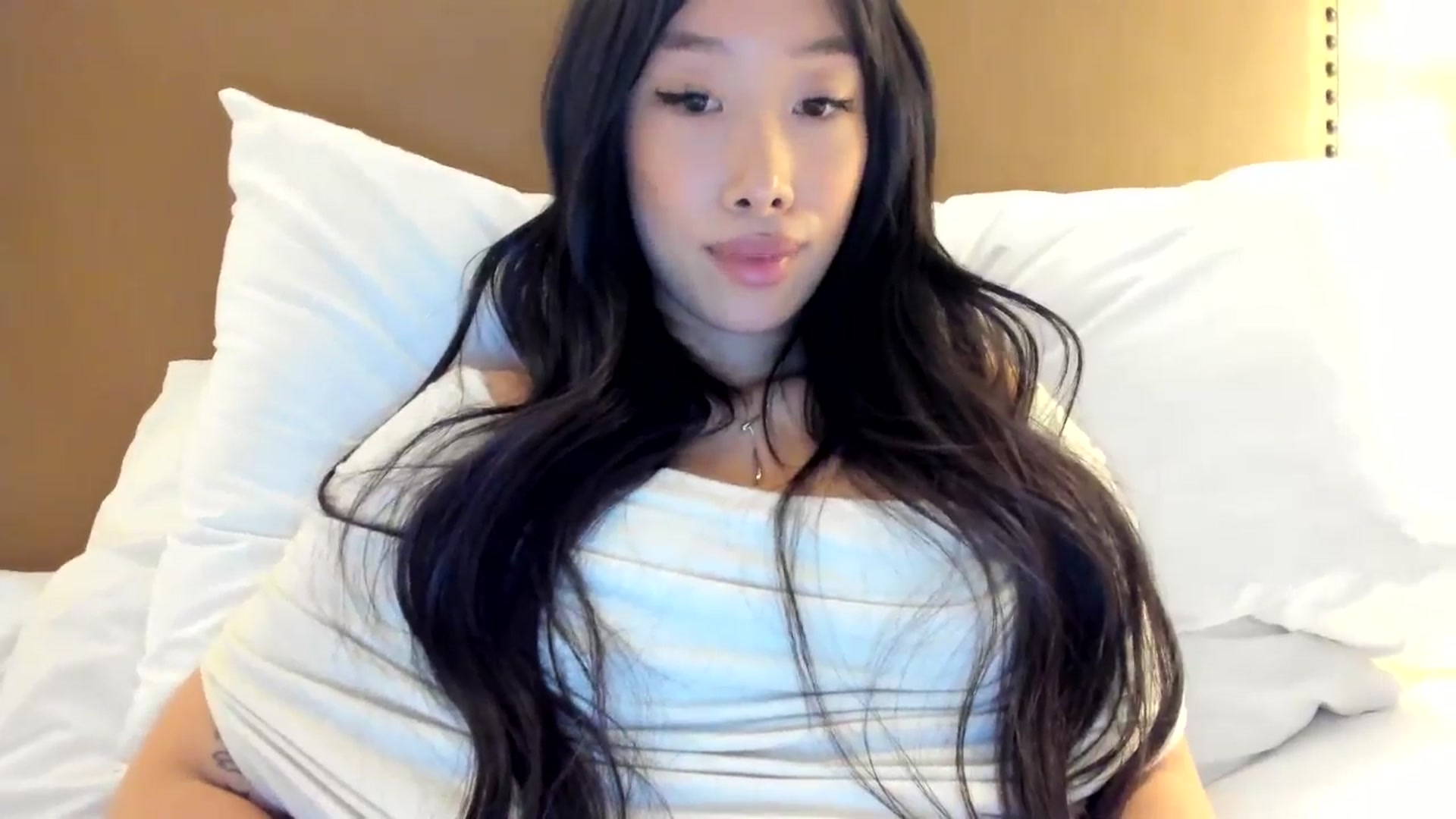 Gallery image thumbnail from BabieLee's myfreecams stream on, 02/26/2025, 19:18 image 17 of 20