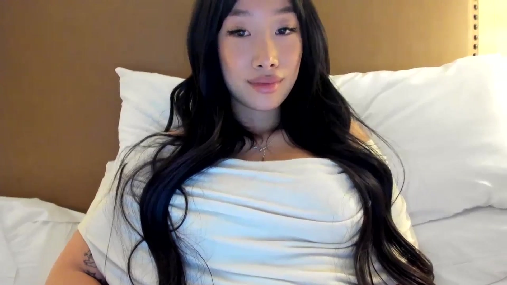 Gallery image thumbnail from BabieLee's myfreecams stream on, 02/26/2025, 19:18 image 7 of 20