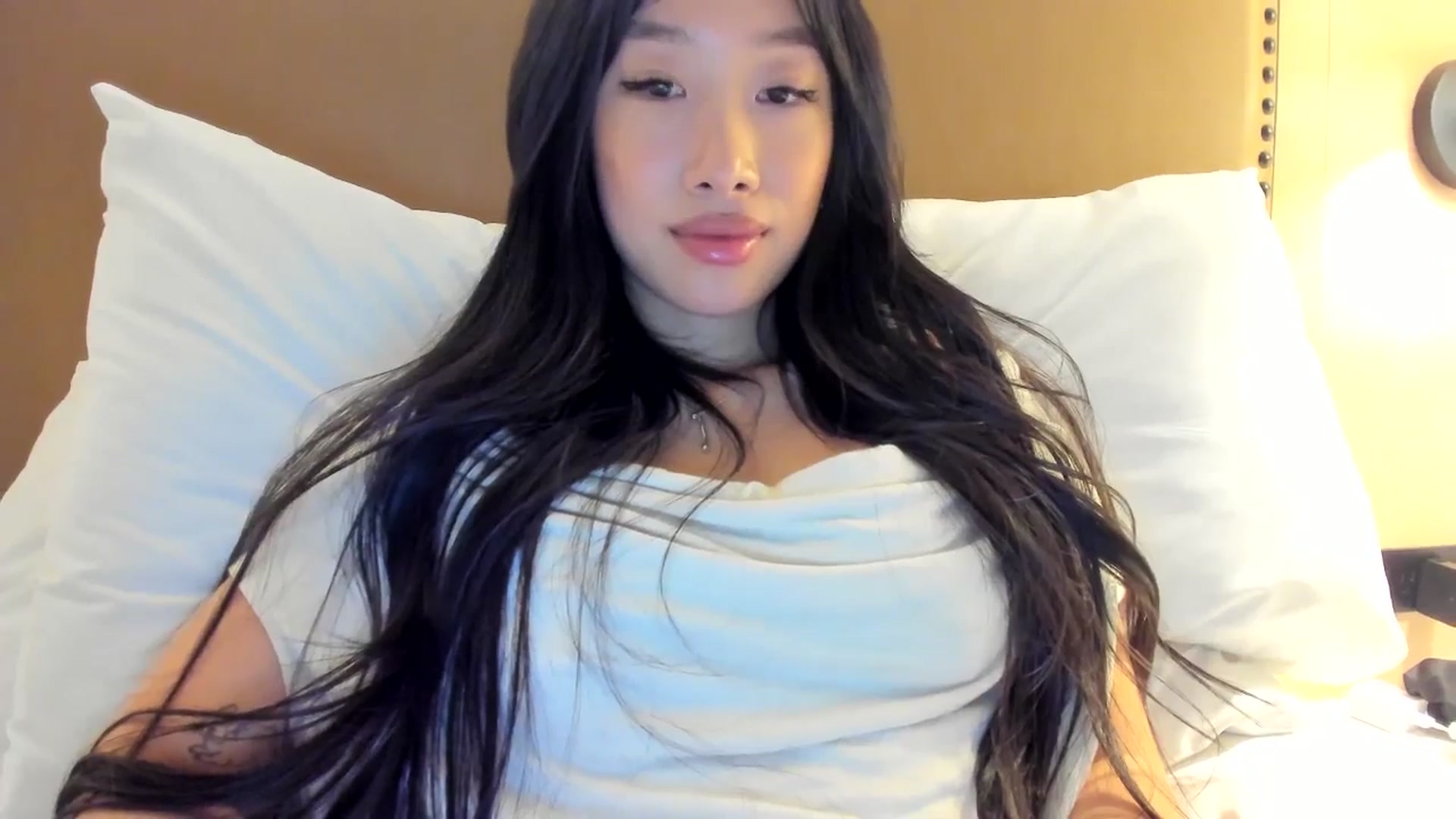 Gallery image thumbnail from BabieLee's myfreecams stream on, 02/26/2025, 20:22 image 18 of 20