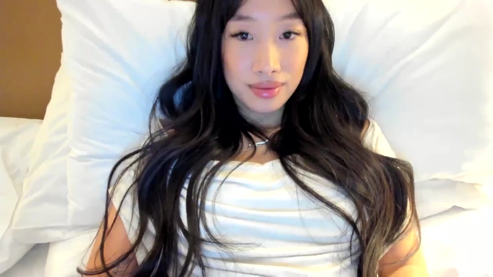 Gallery image thumbnail from BabieLee's myfreecams stream on, 02/26/2025, 20:22 image 7 of 20