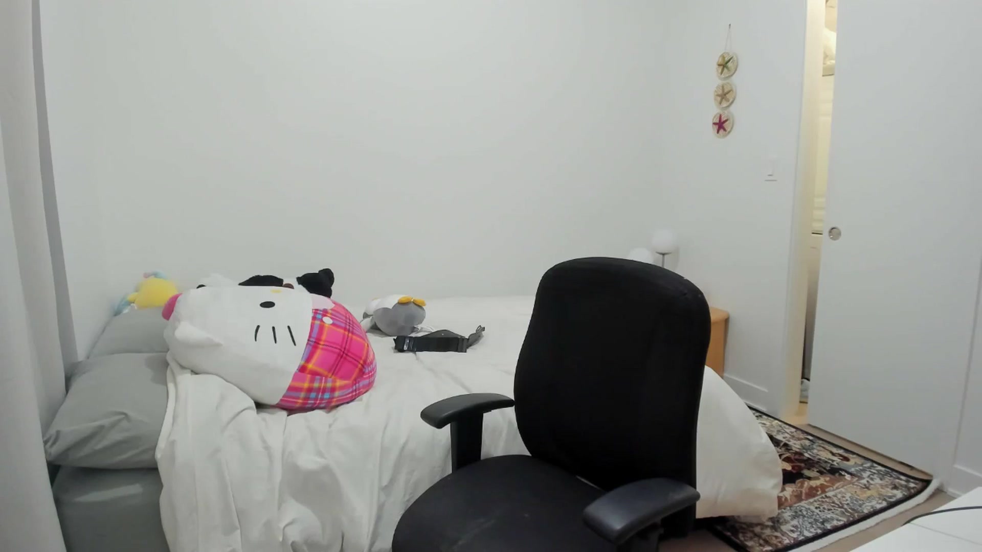 Gallery image thumbnail from BabieLee's myfreecams stream on, 04/12/2025, 01:42 image 6 of 20