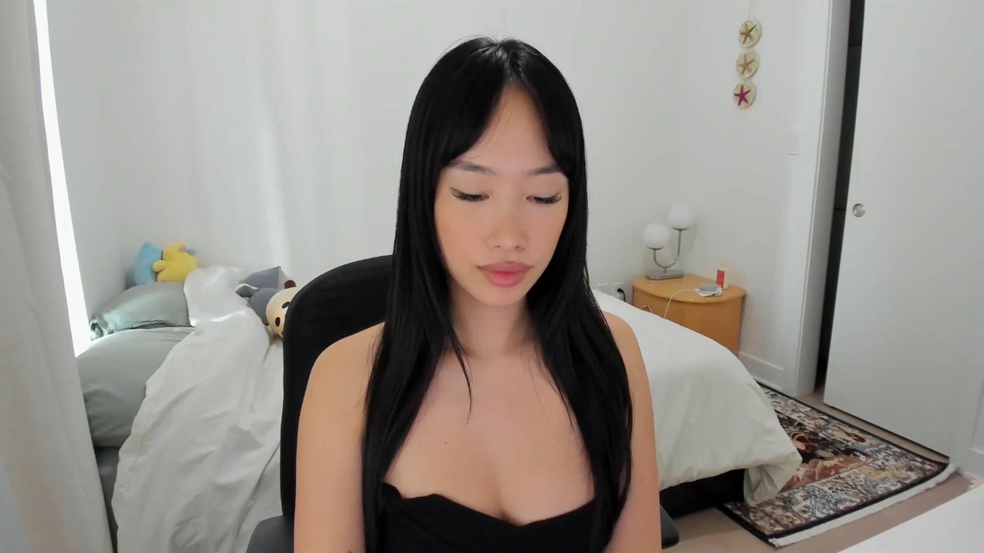 Gallery image thumbnail from BabieLee's myfreecams stream on, 04/14/2025, 22:03 image 18 of 20