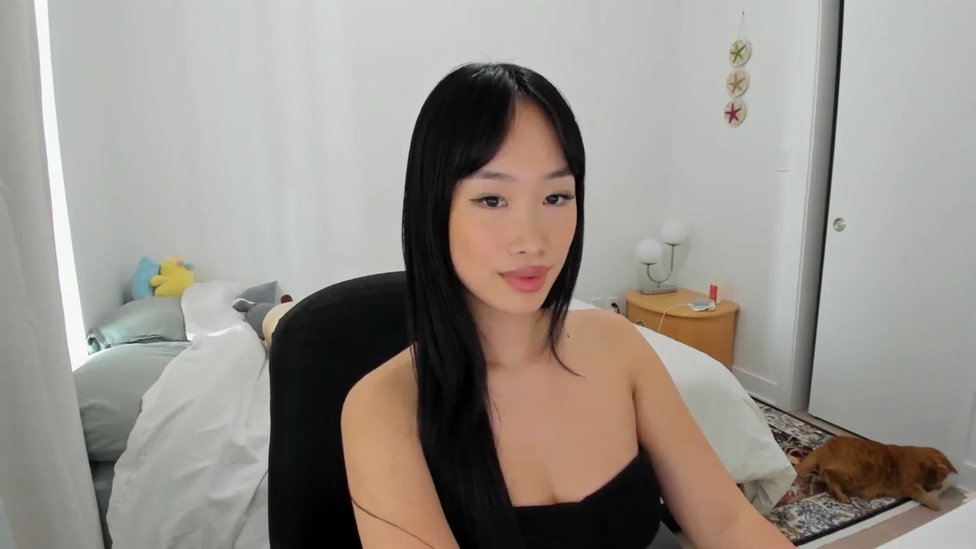 Gallery image thumbnail from BabieLee's myfreecams stream on, 04/14/2025, 22:03 image 7 of 20