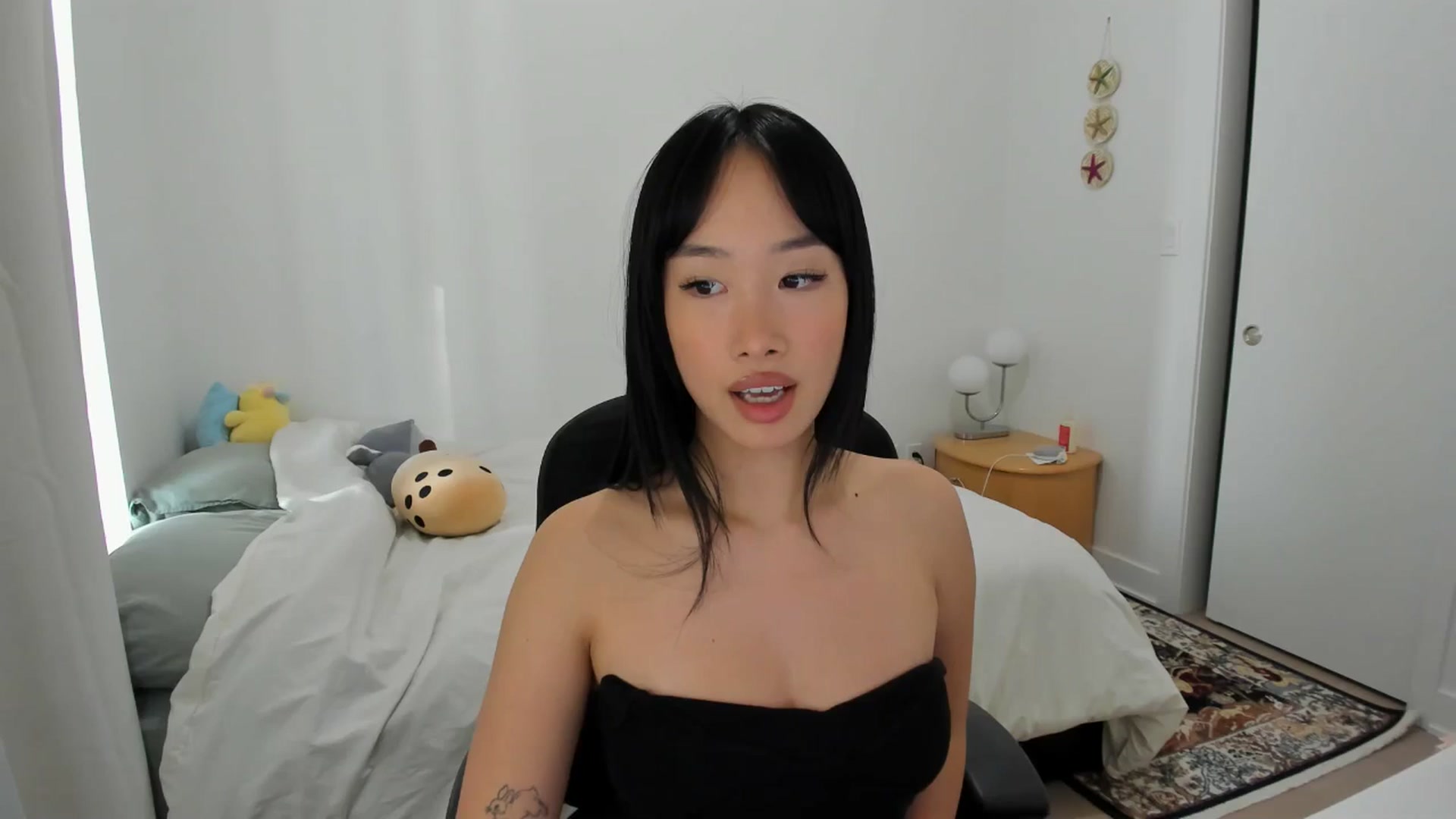 Gallery image thumbnail from BabieLee's myfreecams stream on, 04/14/2025, 22:03 image 6 of 20