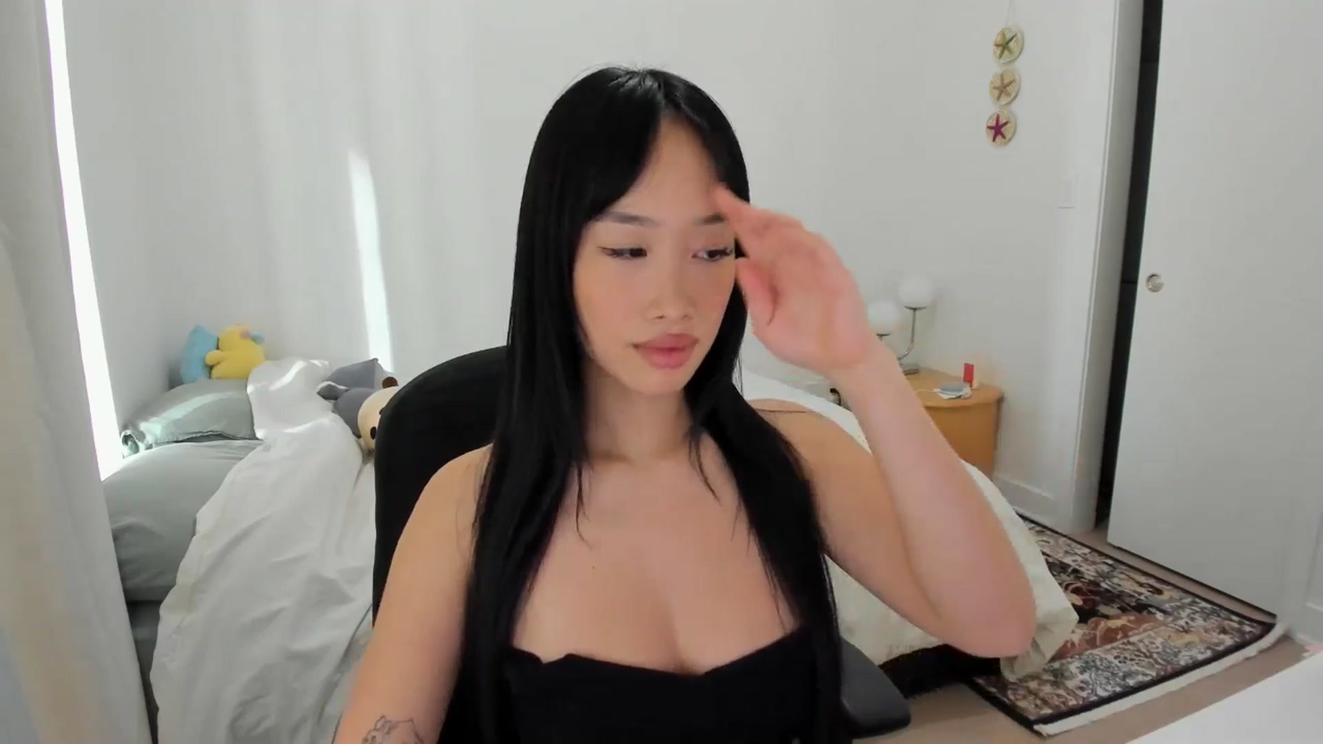 Gallery image thumbnail from BabieLee's myfreecams stream on, 04/14/2025, 22:03 image 19 of 20