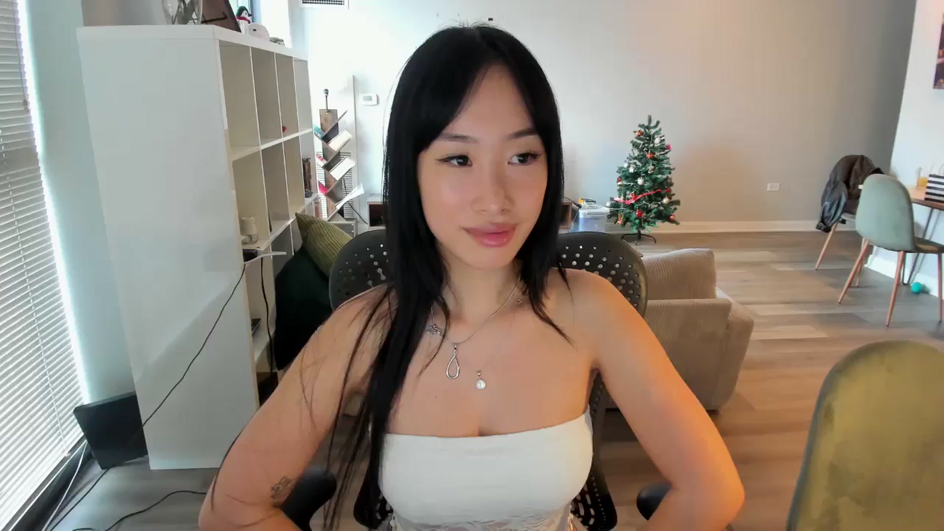 Gallery image thumbnail from BabieLee's myfreecams stream on, 05/01/2025, 21:34 image 5 of 20