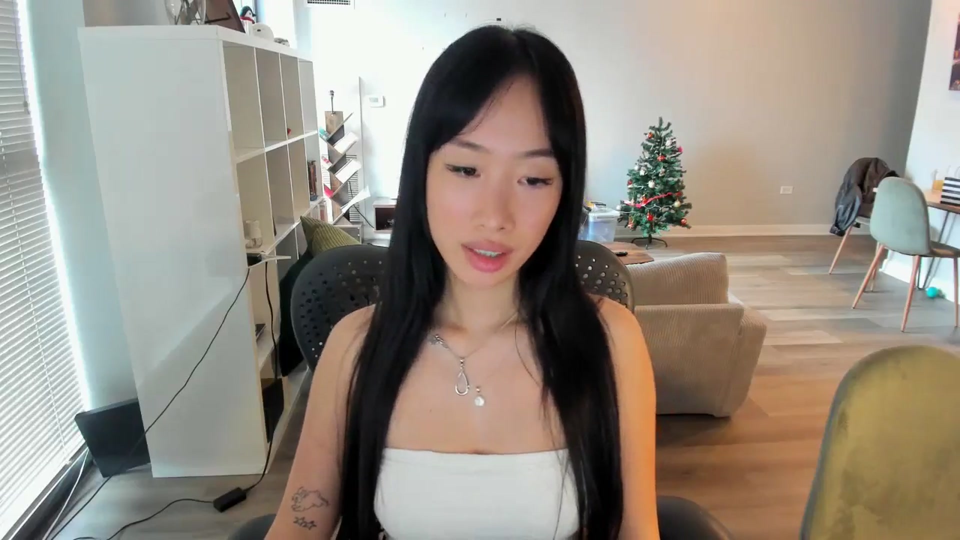 Gallery image thumbnail from BabieLee's myfreecams stream on, 05/01/2025, 21:34 image 4 of 20