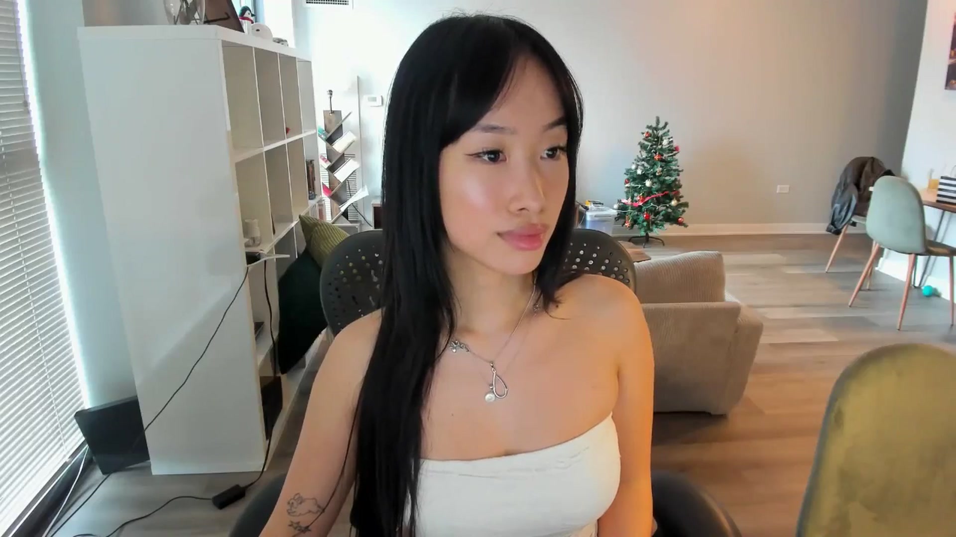 Gallery image thumbnail from BabieLee's myfreecams stream on, 05/01/2025, 21:34 image 7 of 20
