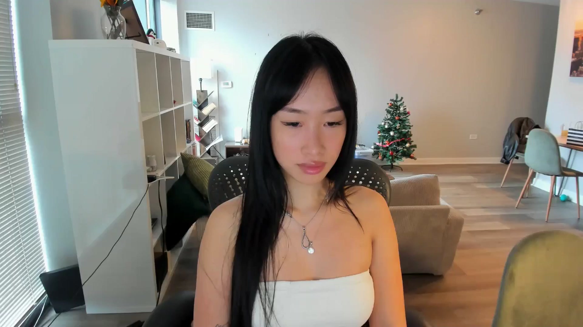Gallery image thumbnail from BabieLee's myfreecams stream on, 05/01/2025, 21:34 image 1 of 20