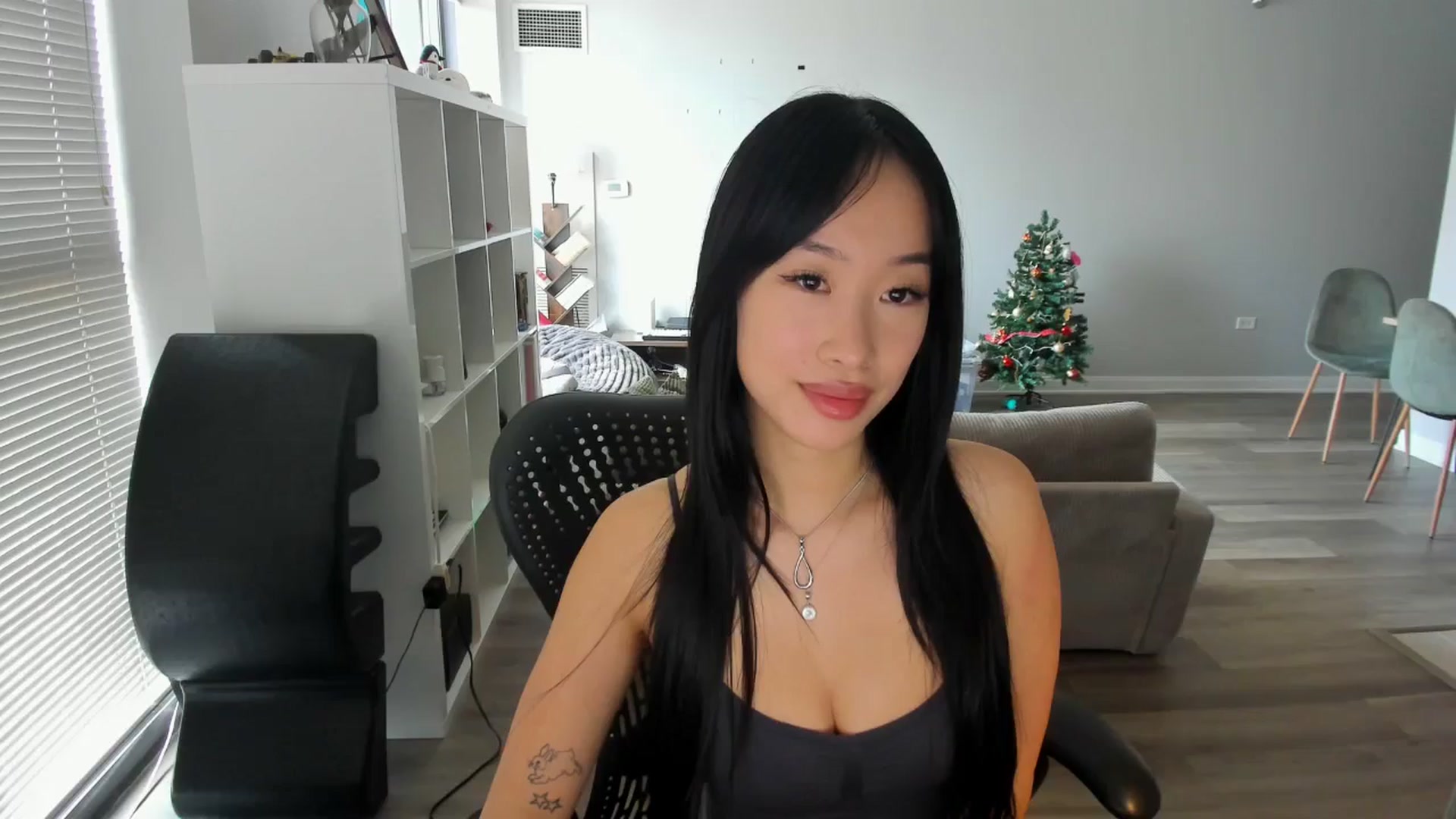 Gallery image thumbnail from BabieLee's myfreecams stream on, 05/06/2025, 20:18 image 14 of 20