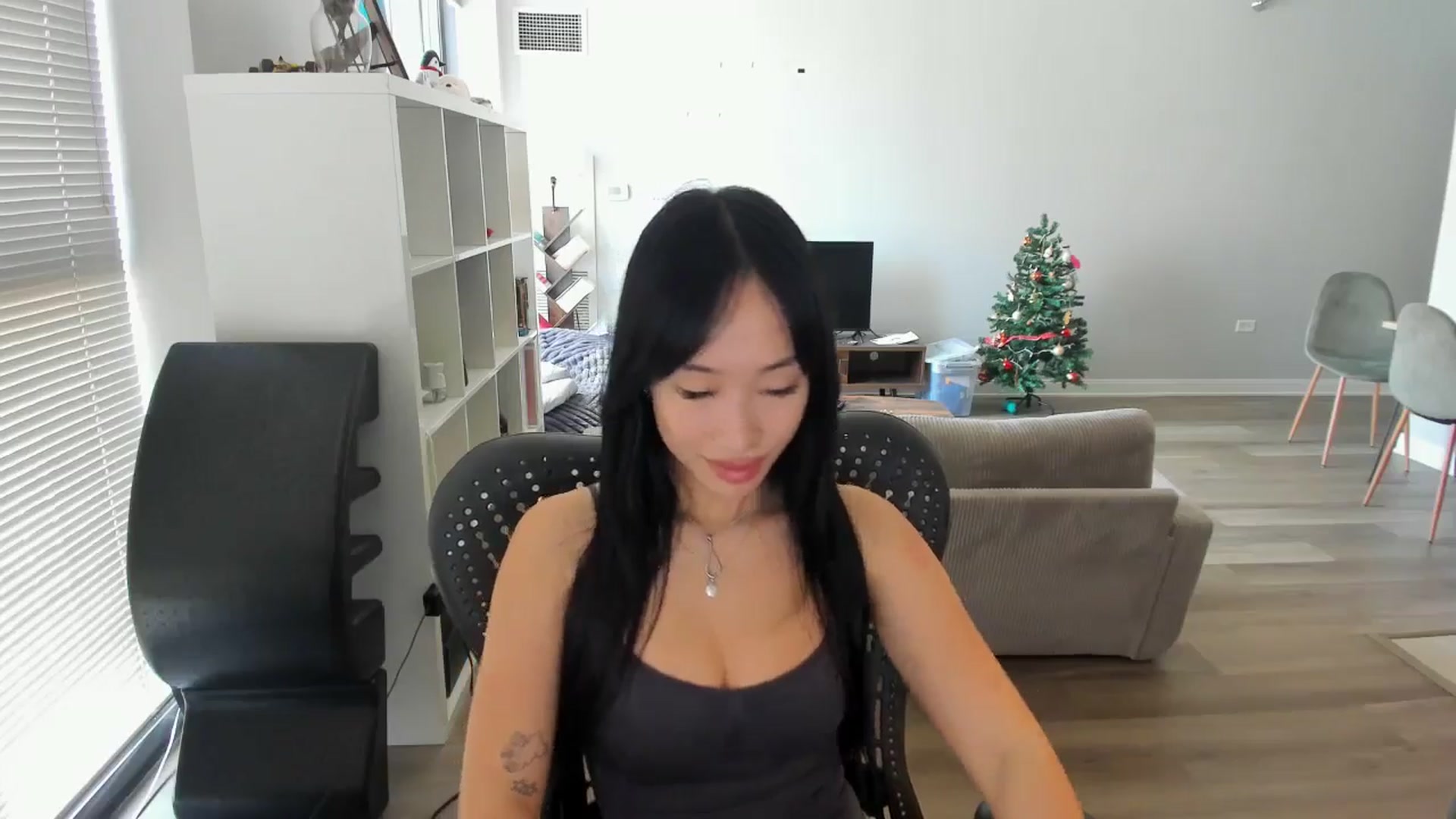 Gallery image thumbnail from BabieLee's myfreecams stream on, 05/06/2025, 20:18 image 16 of 20