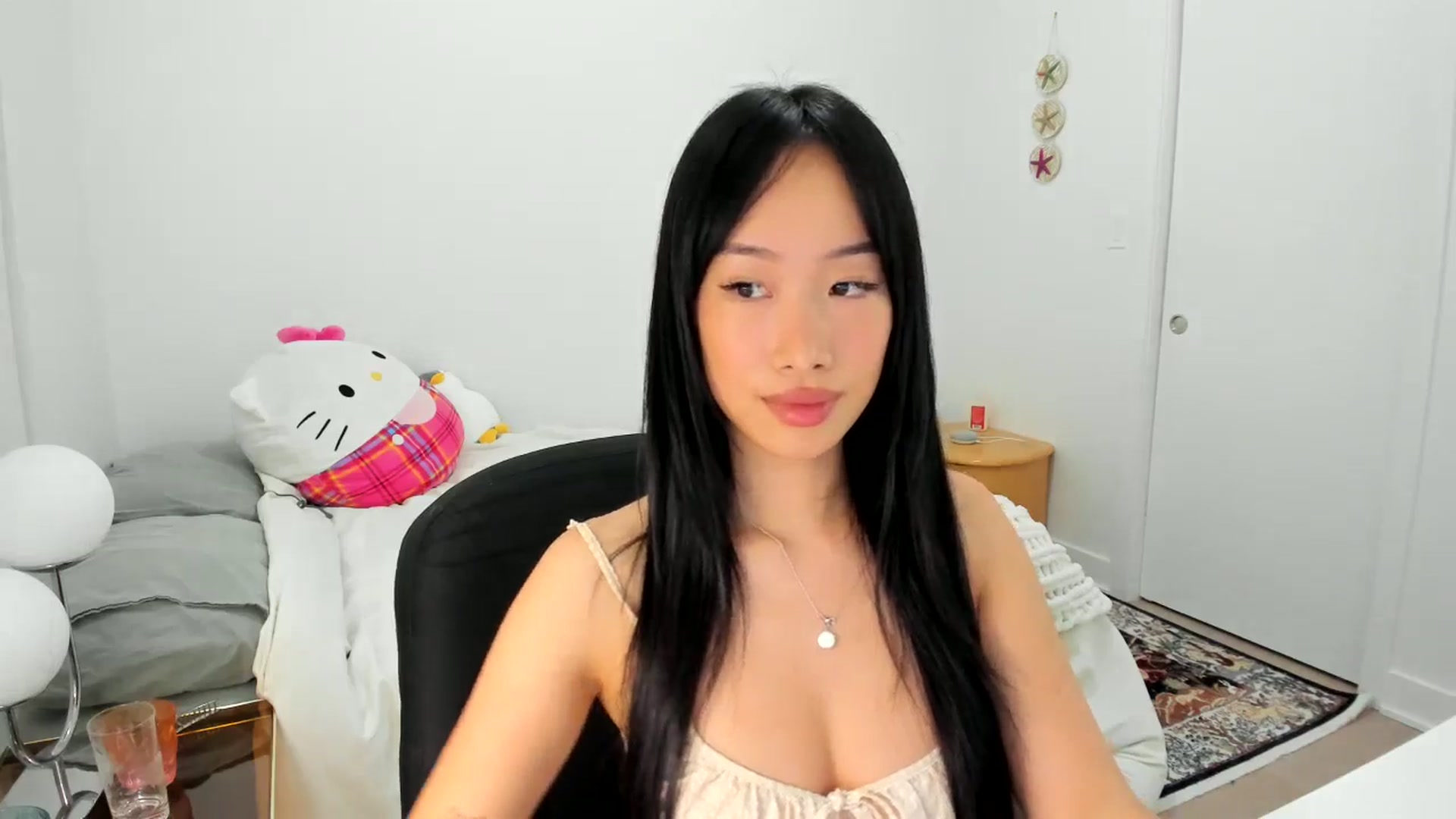 Gallery image thumbnail from BabieLee's myfreecams stream on, 06/19/2025, 21:15 image 10 of 20