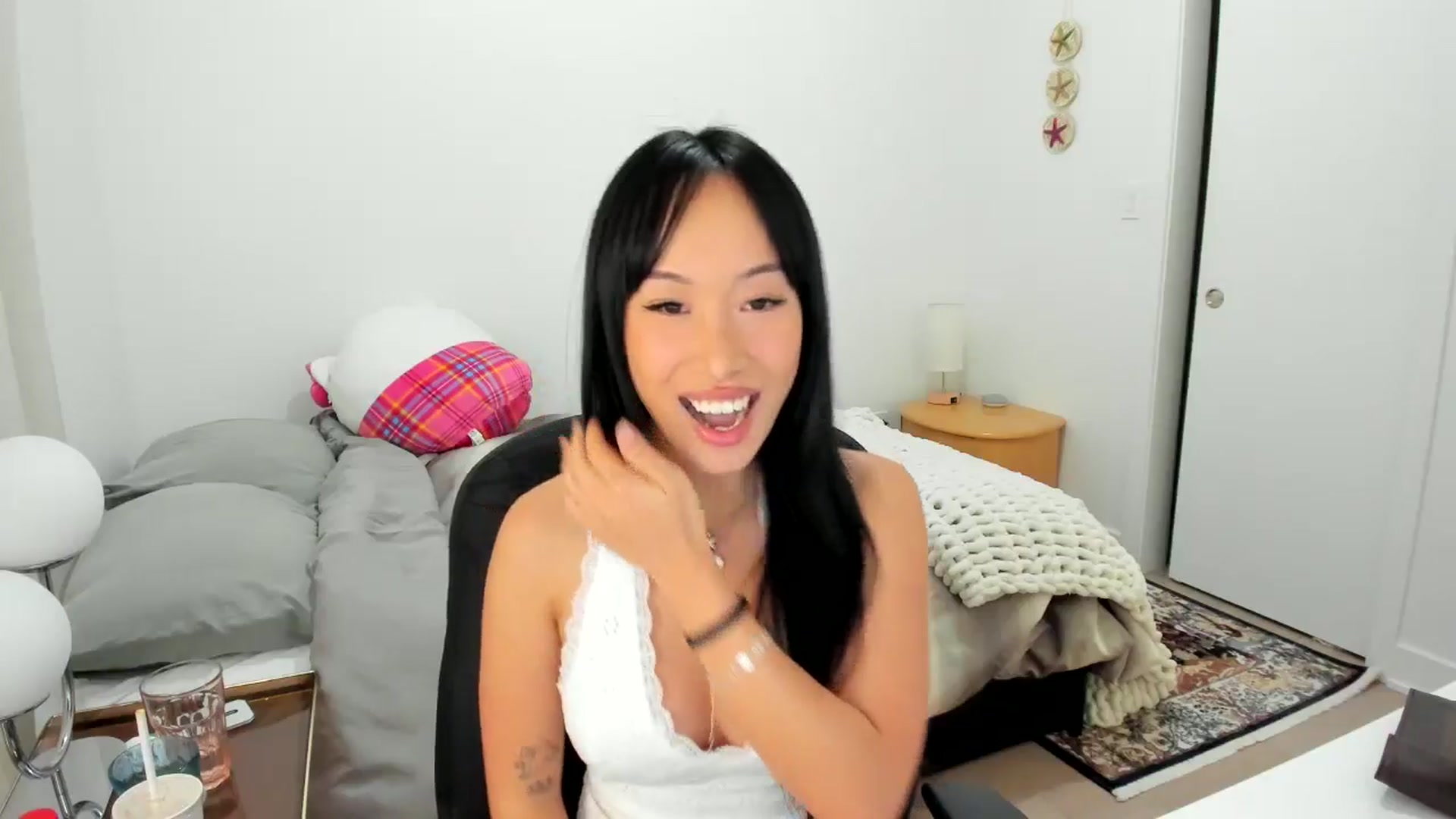 Gallery image thumbnail from BabieLee's myfreecams stream on, 08/07/2025, 23:01 image 20 of 20