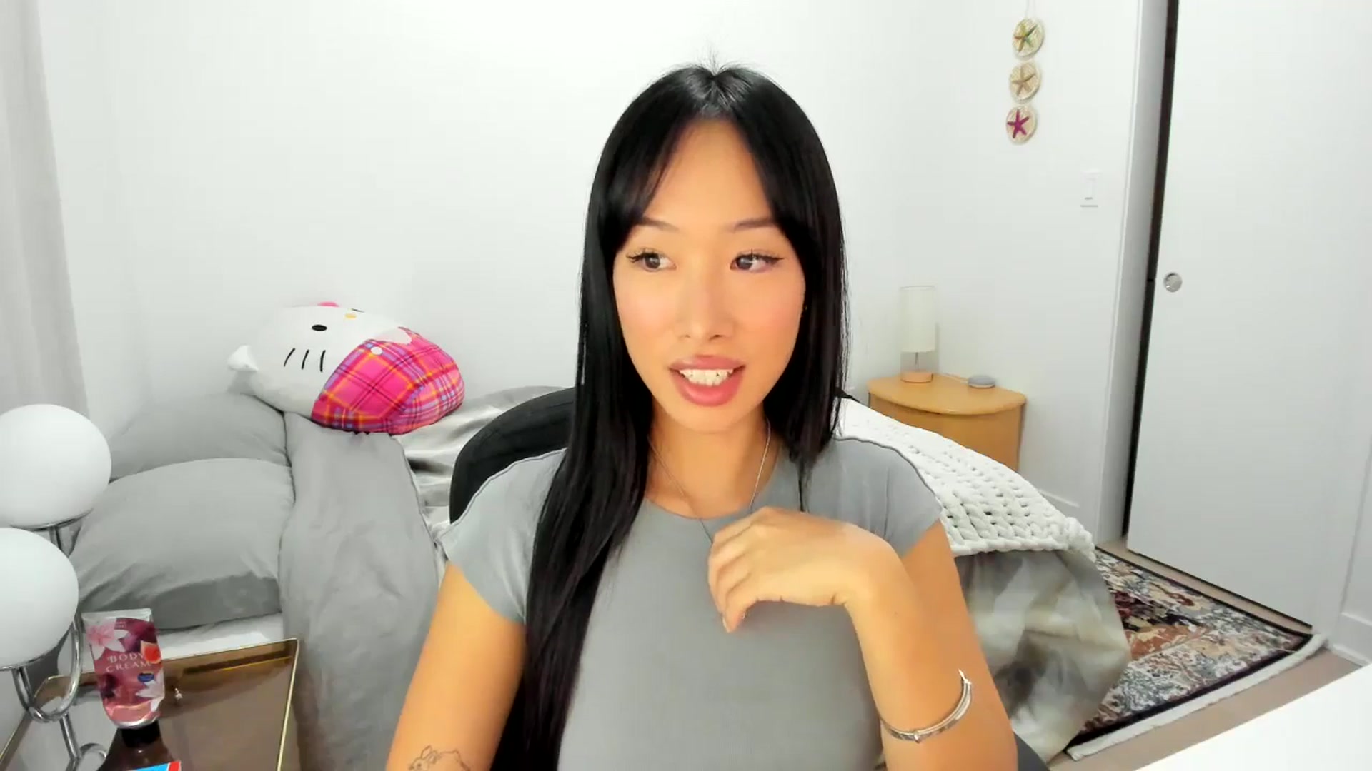 Gallery image thumbnail from BabieLee's myfreecams stream on, 09/22/2025, 03:37 image 6 of 20