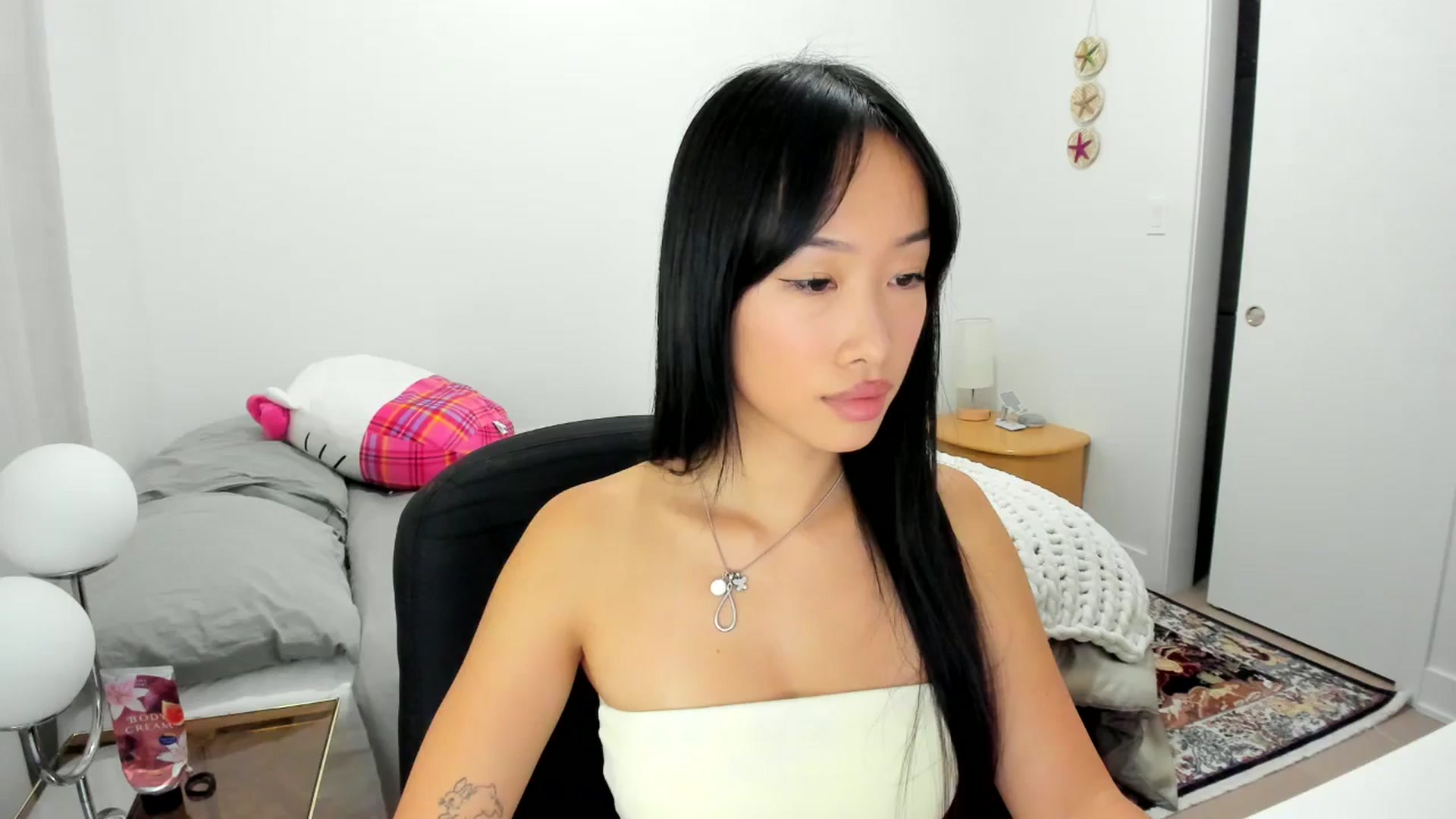 Gallery image thumbnail from BabieLee's myfreecams stream on, 09/23/2025, 22:30 image 14 of 20