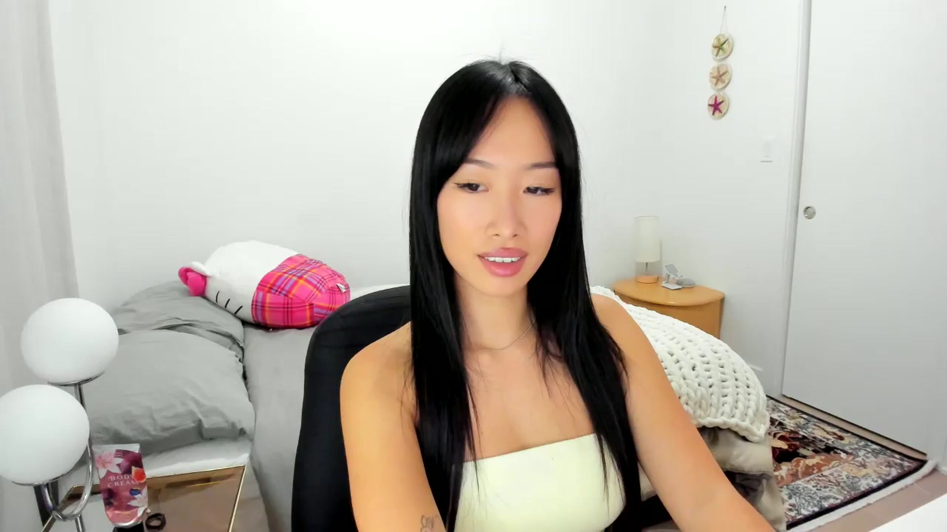 Gallery image thumbnail from BabieLee's myfreecams stream on, 09/23/2025, 23:24 image 4 of 20