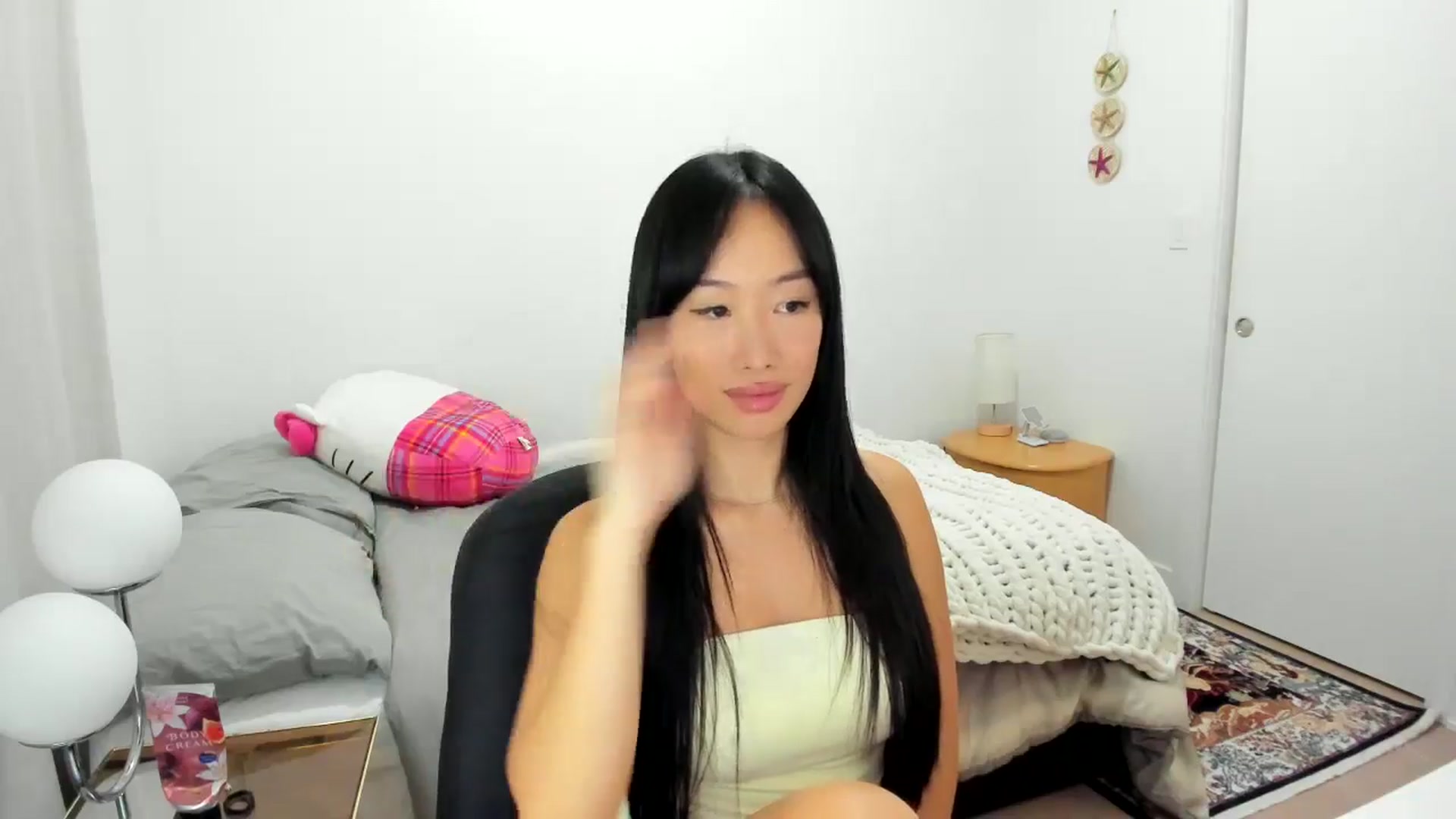 Gallery image thumbnail from BabieLee's myfreecams stream on, 09/23/2025, 23:24 image 9 of 20