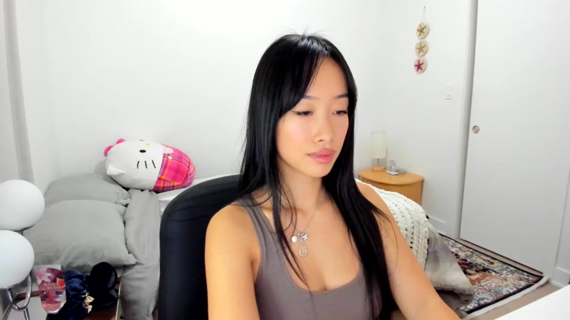 Gallery image thumbnail from BabieLee's myfreecams stream on, 09/25/2025, 20:35 image 10 of 20