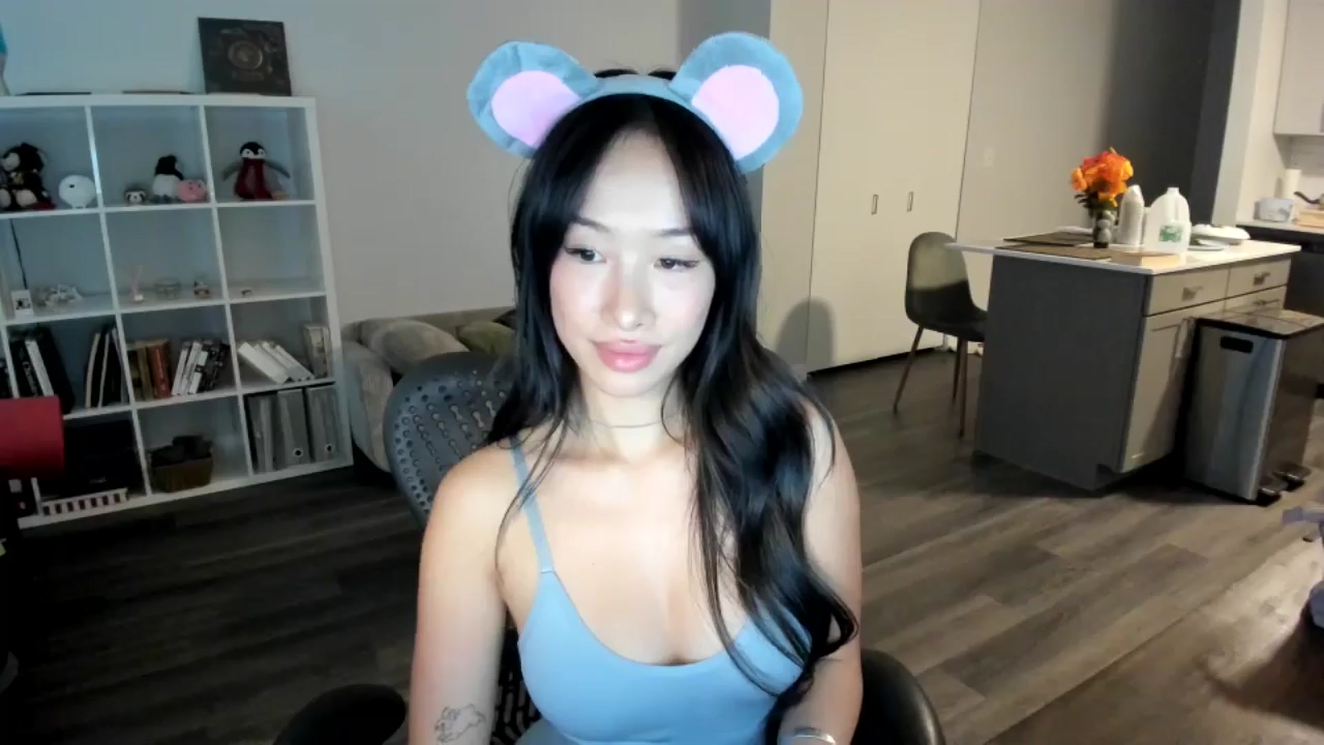 Gallery image thumbnail from BabieLee's myfreecams stream on, 10/15/2025, 22:22 image 15 of 20