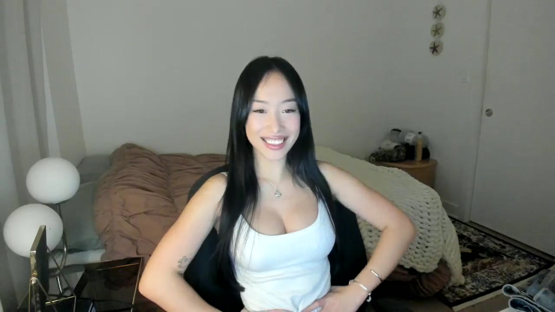 Gallery image thumbnail from BabieLee's myfreecams stream on, 01/13/2026, 24:52 image 9 of 20