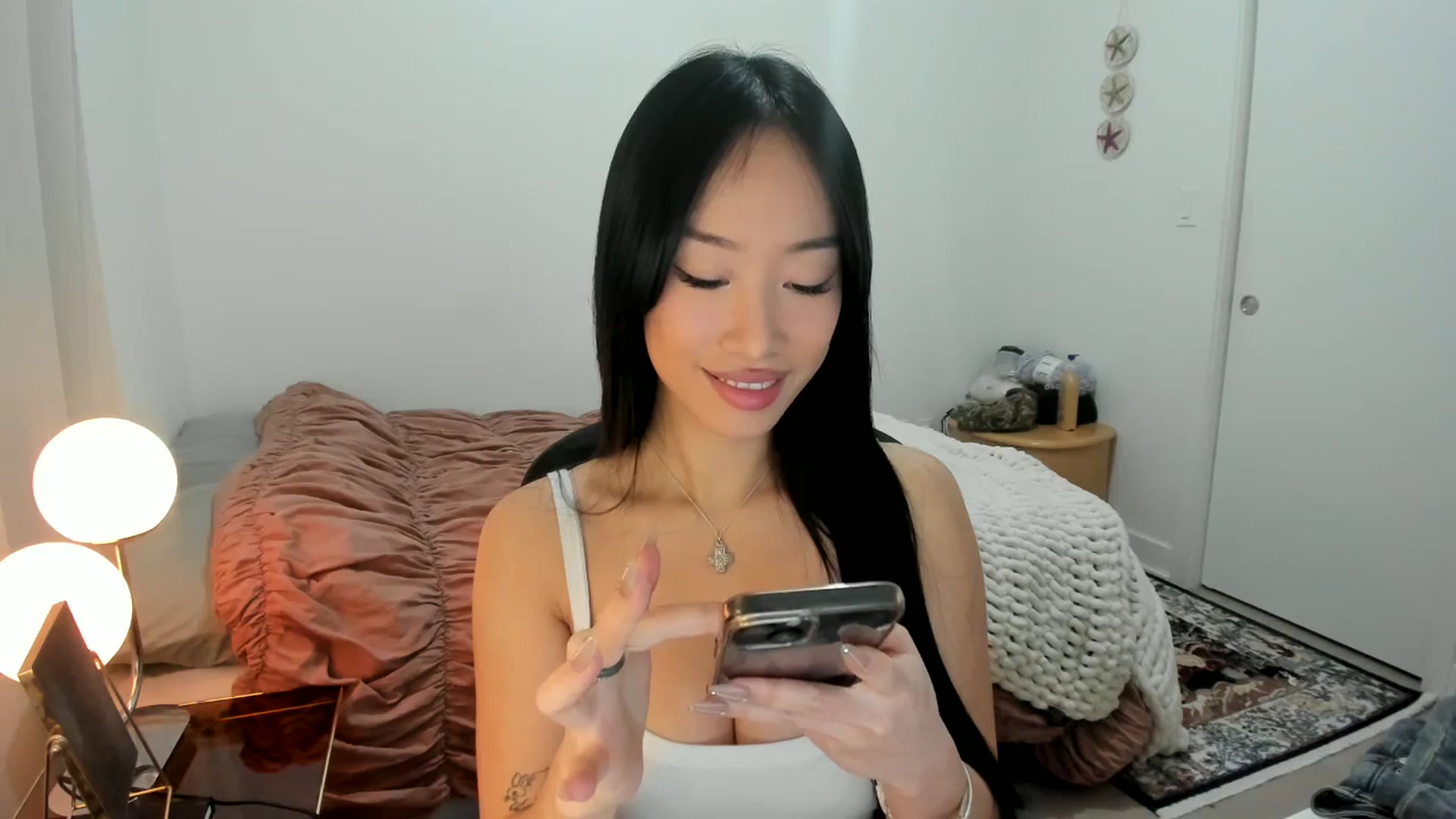 Gallery image thumbnail from BabieLee's myfreecams stream on, 01/13/2026, 24:52 image 17 of 20