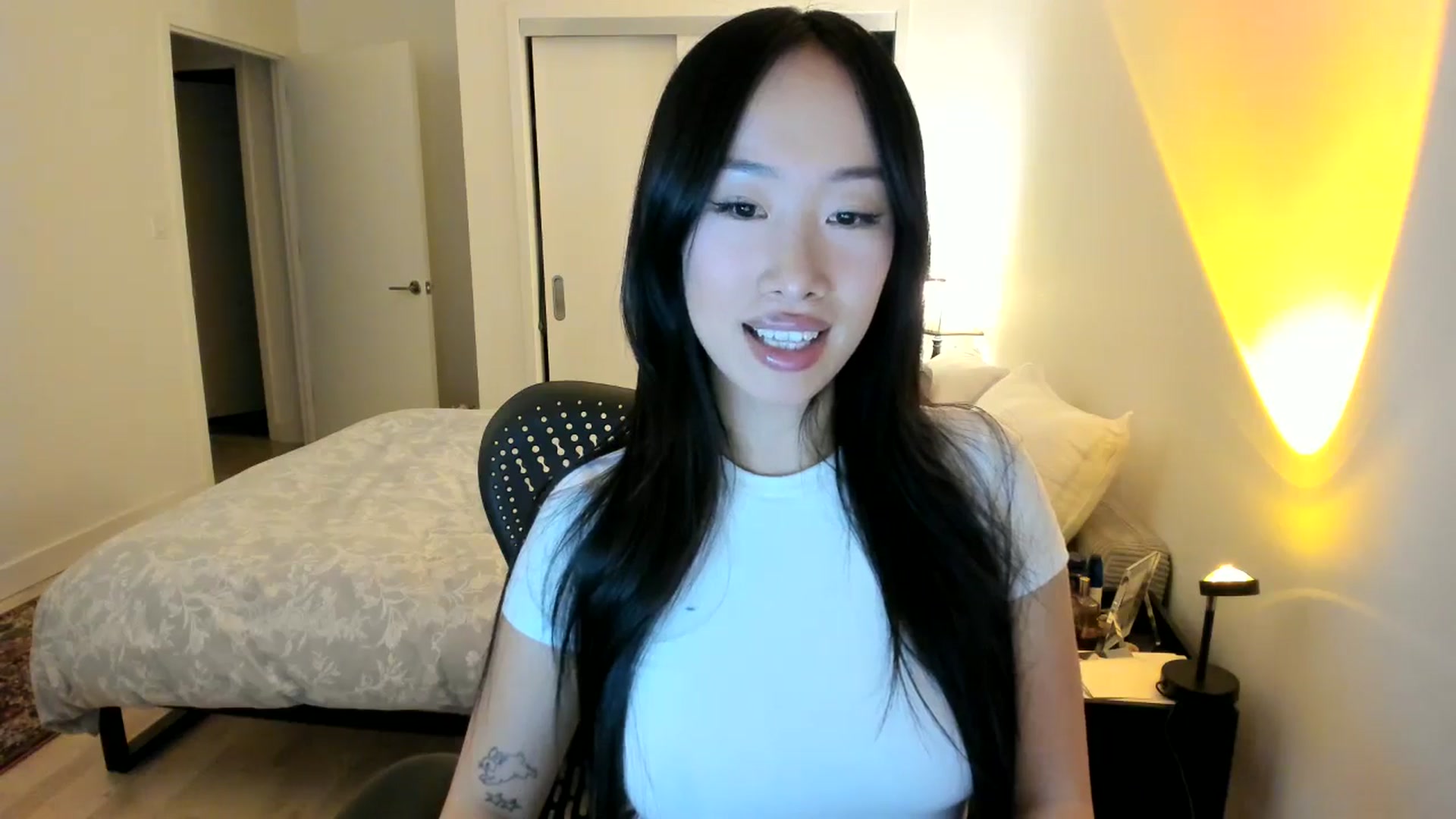 Gallery image thumbnail from BabieLee's myfreecams stream on, 04/24/2026, 02:31 image 8 of 20