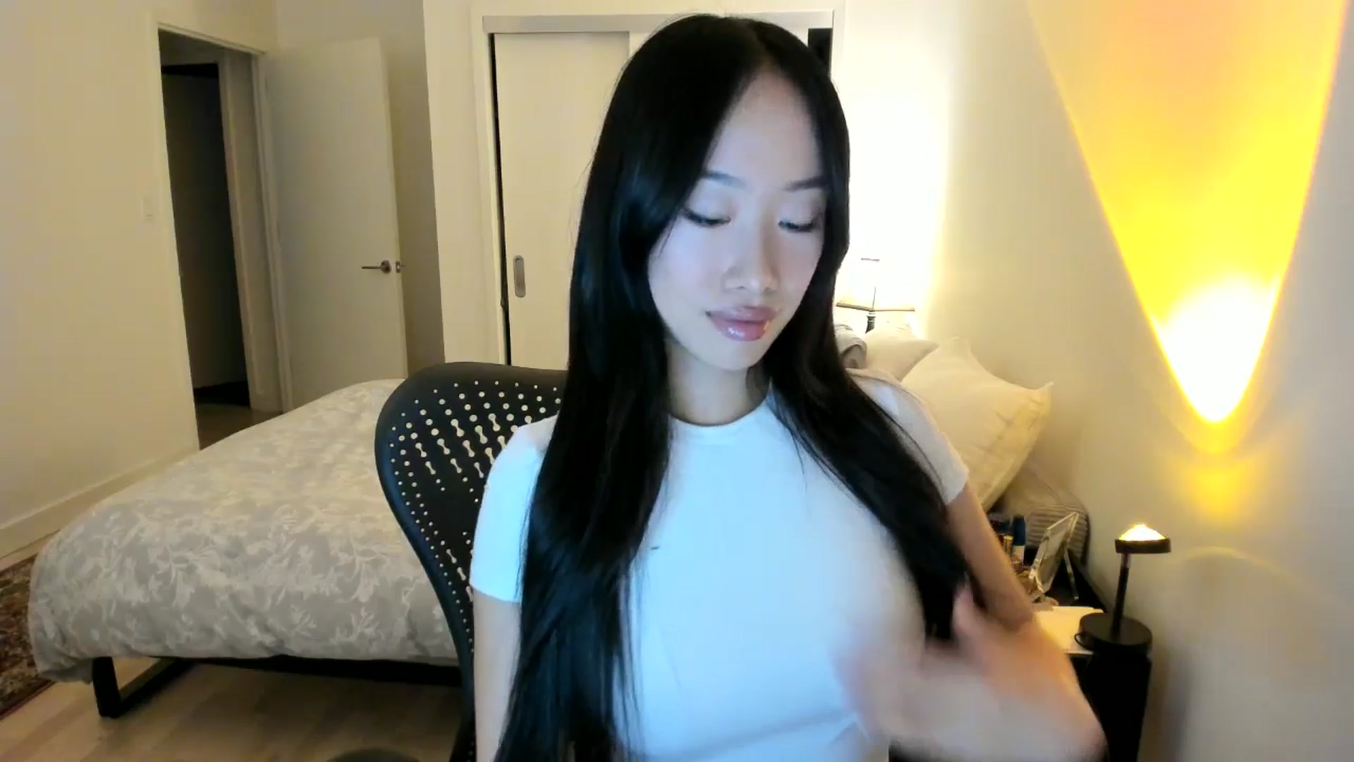 Gallery image thumbnail from BabieLee's myfreecams stream on, 04/24/2026, 02:31 image 6 of 20