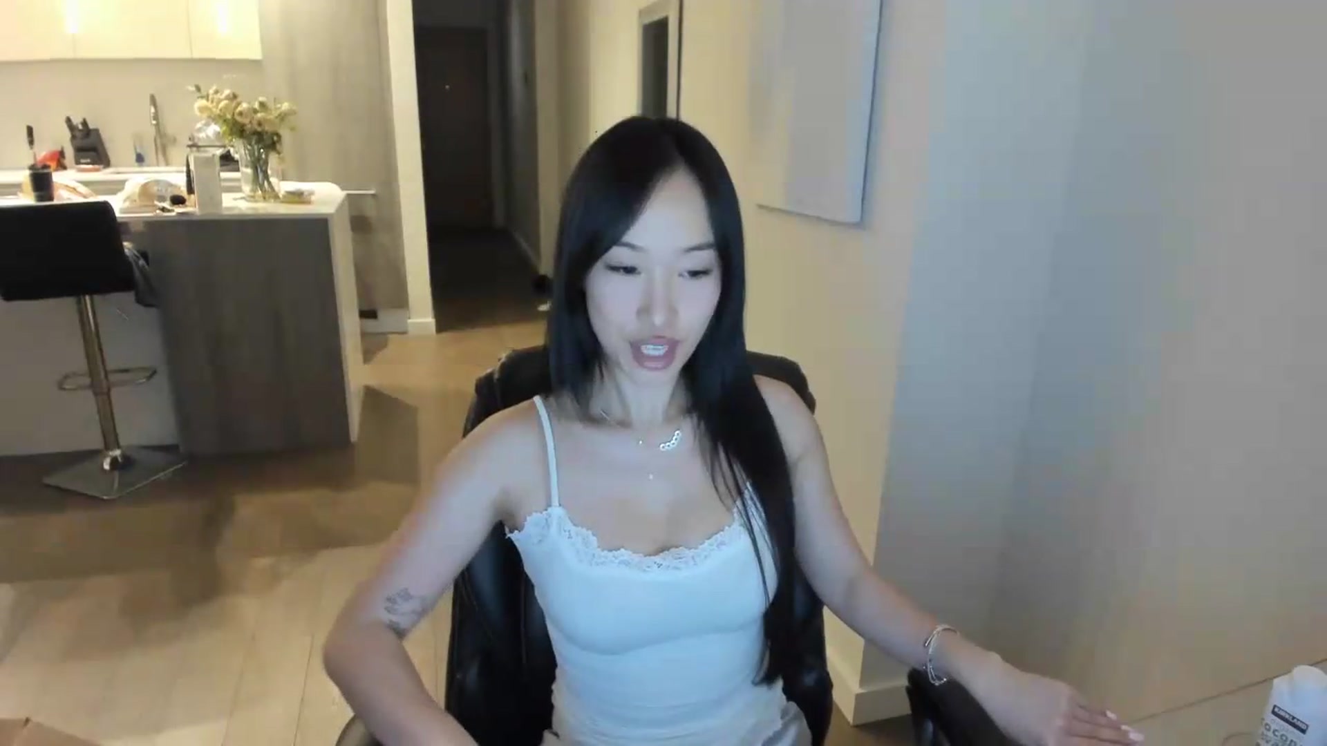 Gallery image thumbnail from BabieLee's myfreecams stream on, 06/04/2026, 02:30 image 12 of 20