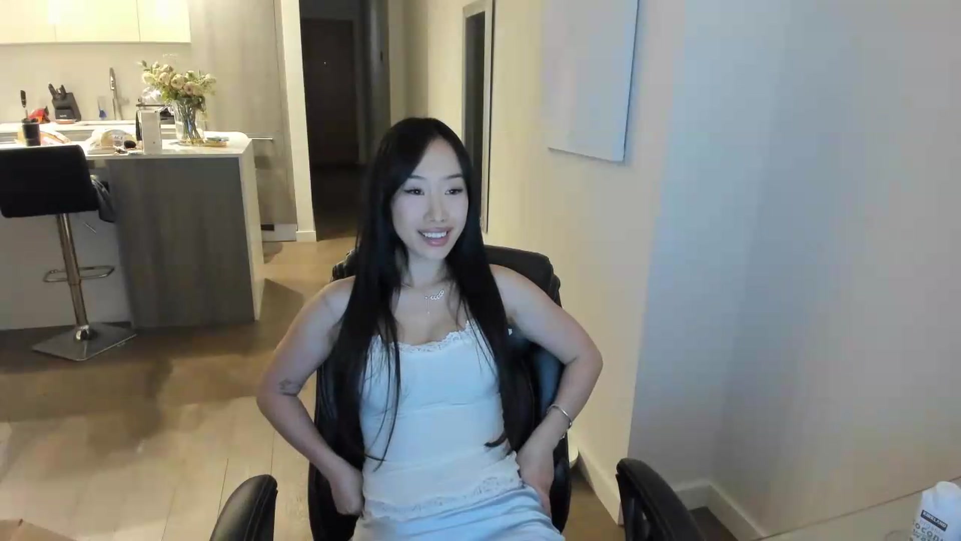 Gallery image thumbnail from BabieLee's myfreecams stream on, 06/04/2026, 02:30 image 13 of 20