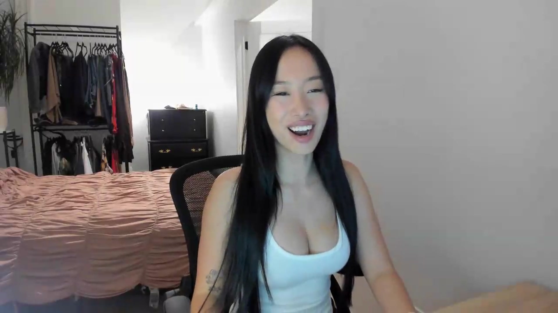 Gallery image thumbnail from BabieLee's myfreecams stream on, 07/28/2026, 02:36 image 8 of 20