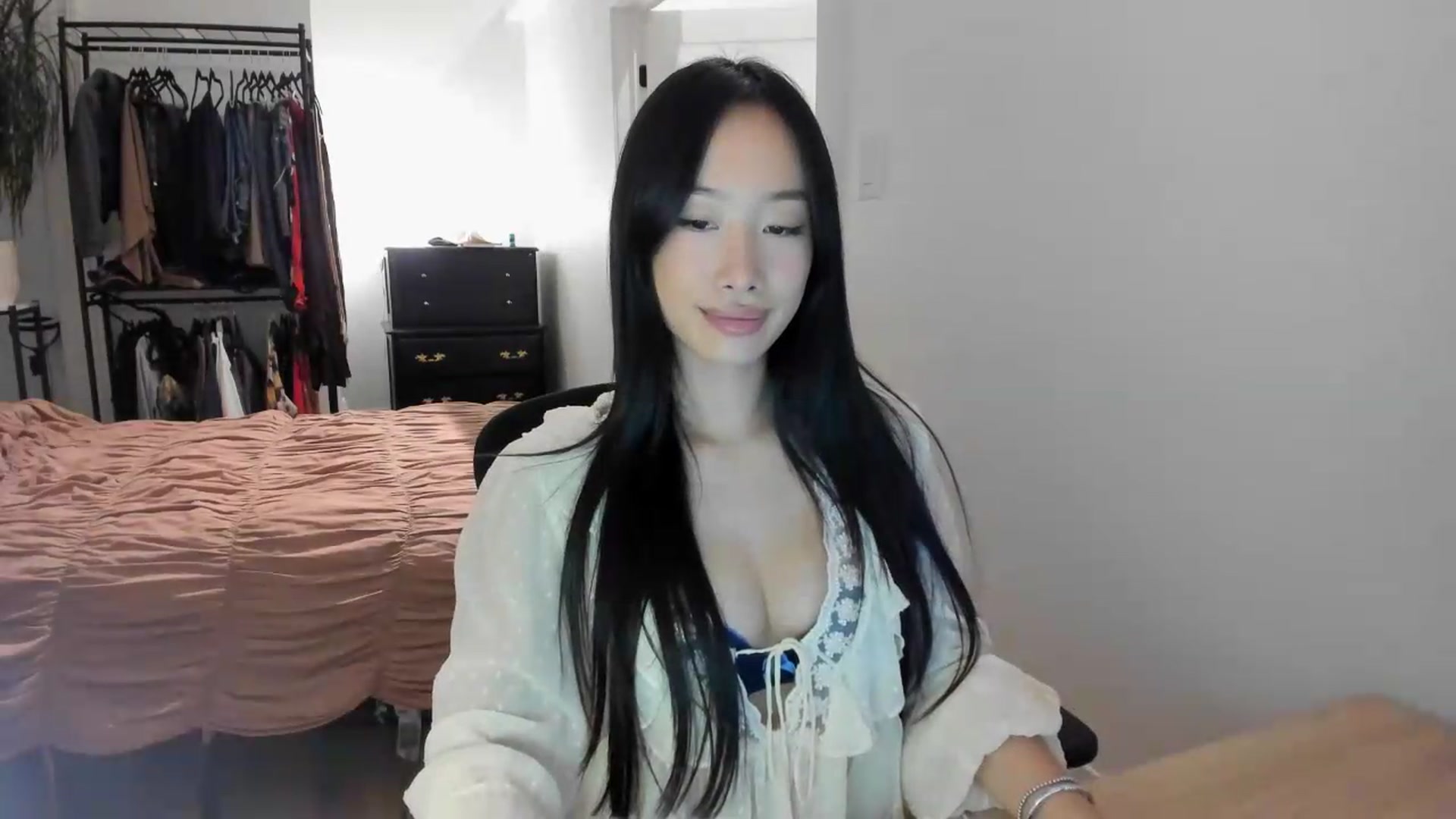 Gallery image thumbnail from BabieLee's myfreecams stream on, 07/28/2026, 02:36 image 4 of 20