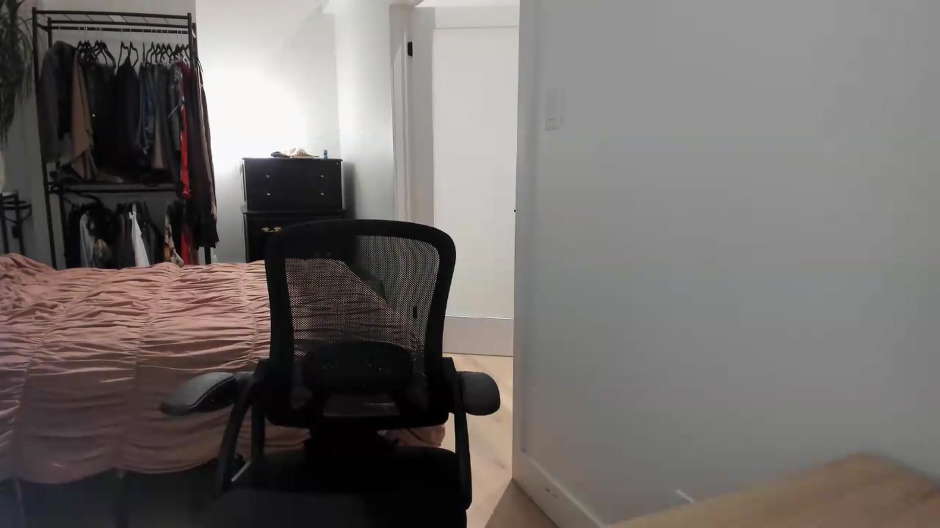 Gallery image thumbnail from BabieLee's myfreecams stream on, 07/28/2026, 02:36 image 16 of 20