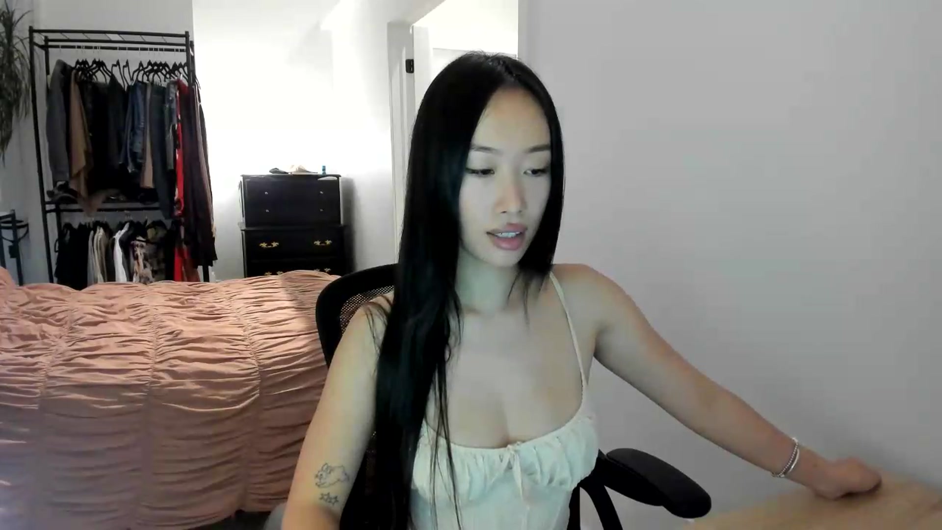 Gallery image thumbnail from BabieLee's myfreecams stream on, 07/28/2026, 20:05 image 18 of 20